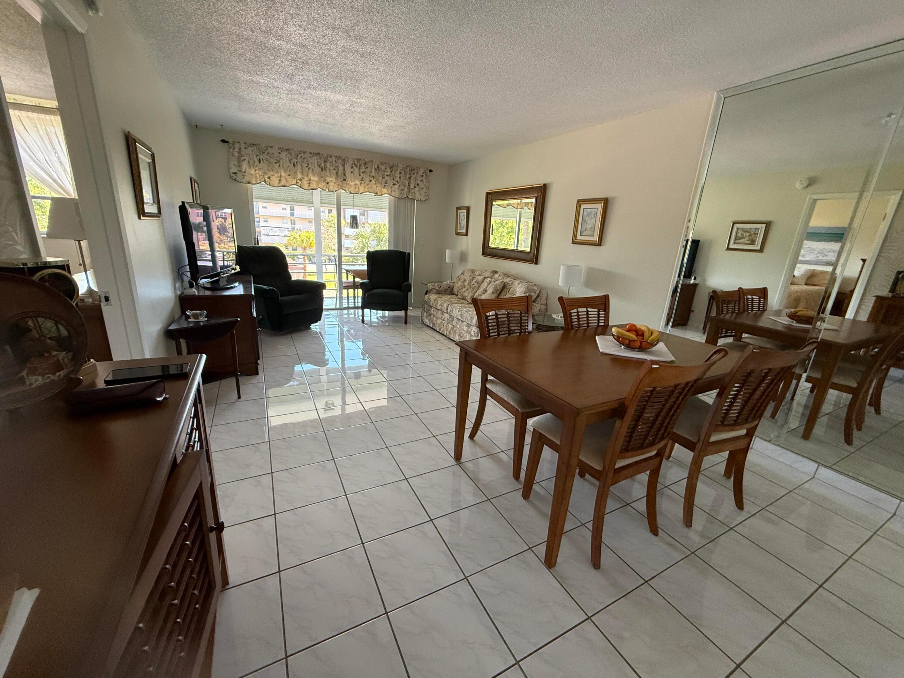 Laudedale Oaks - Residential