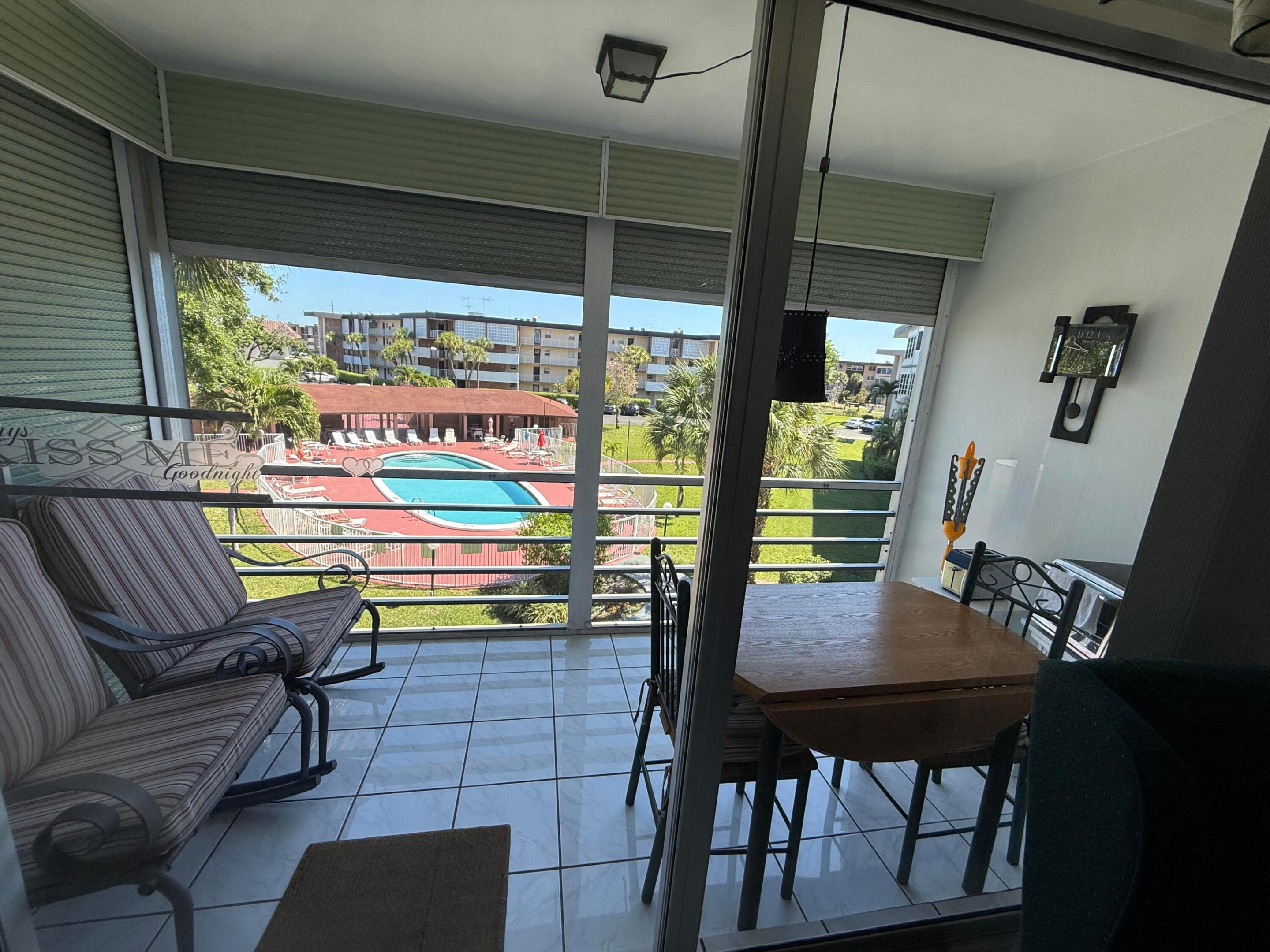 Laudedale Oaks - Residential