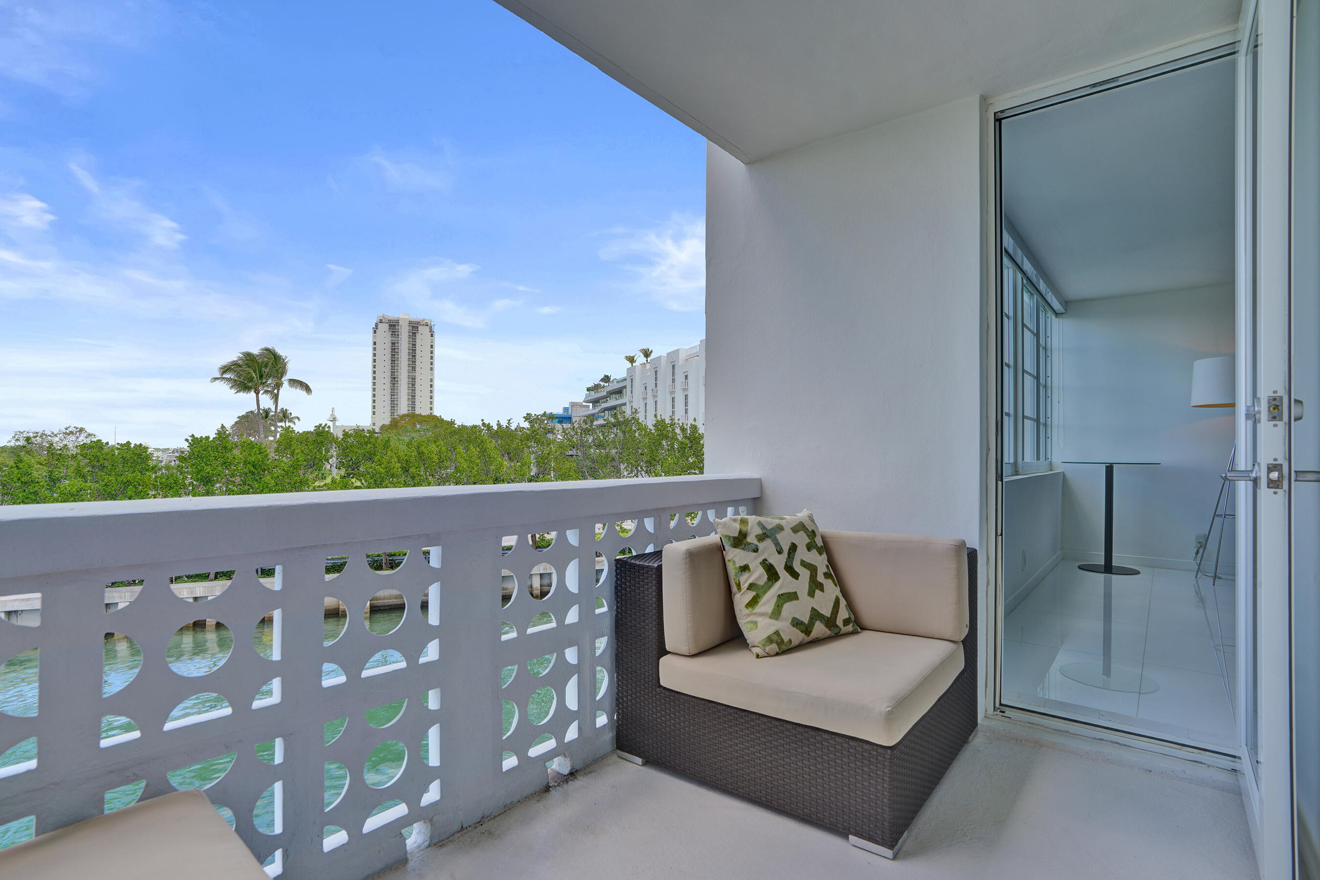 BONNE VIE CONDO - Residential