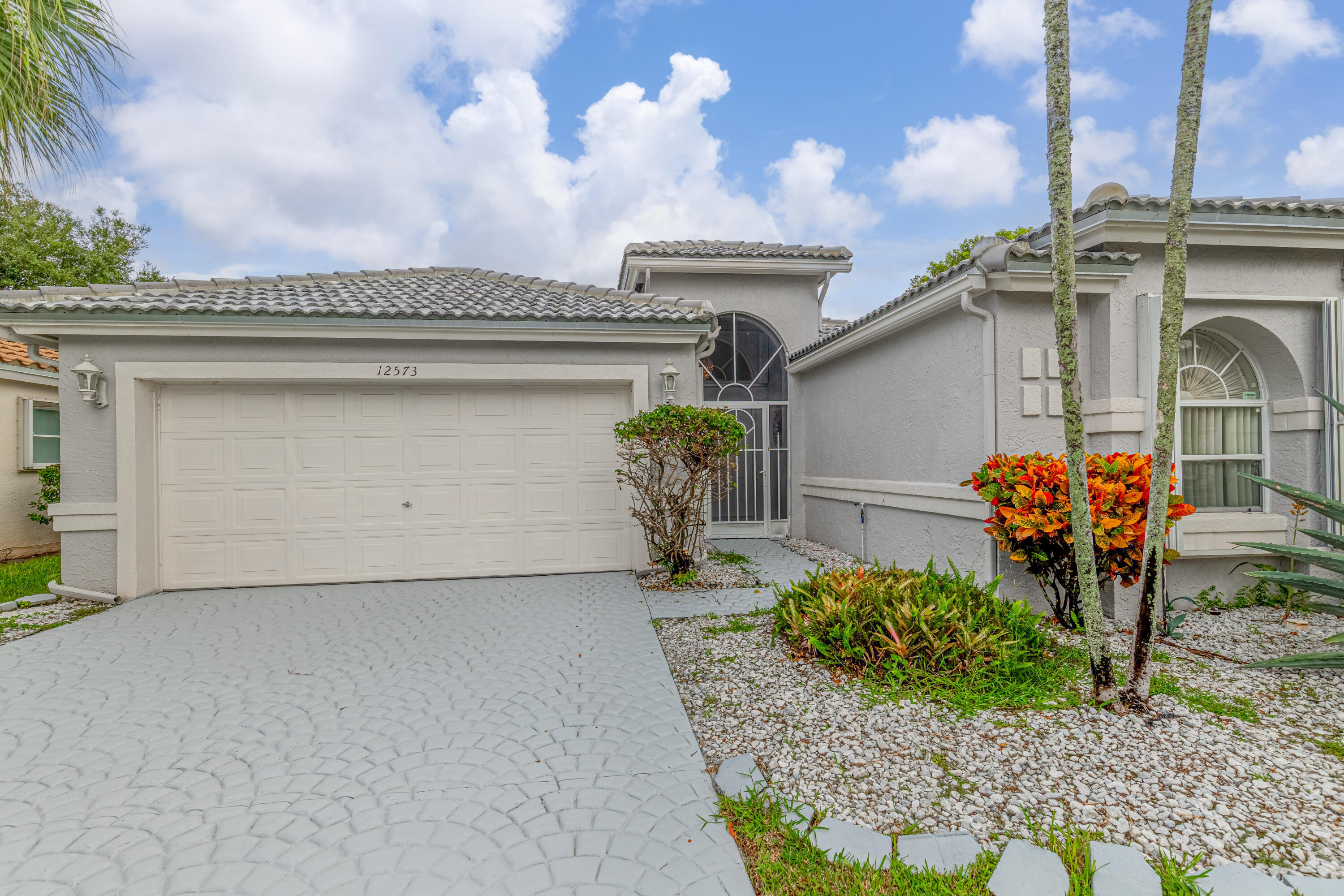 CORAL LAKES IV - Residential Lease