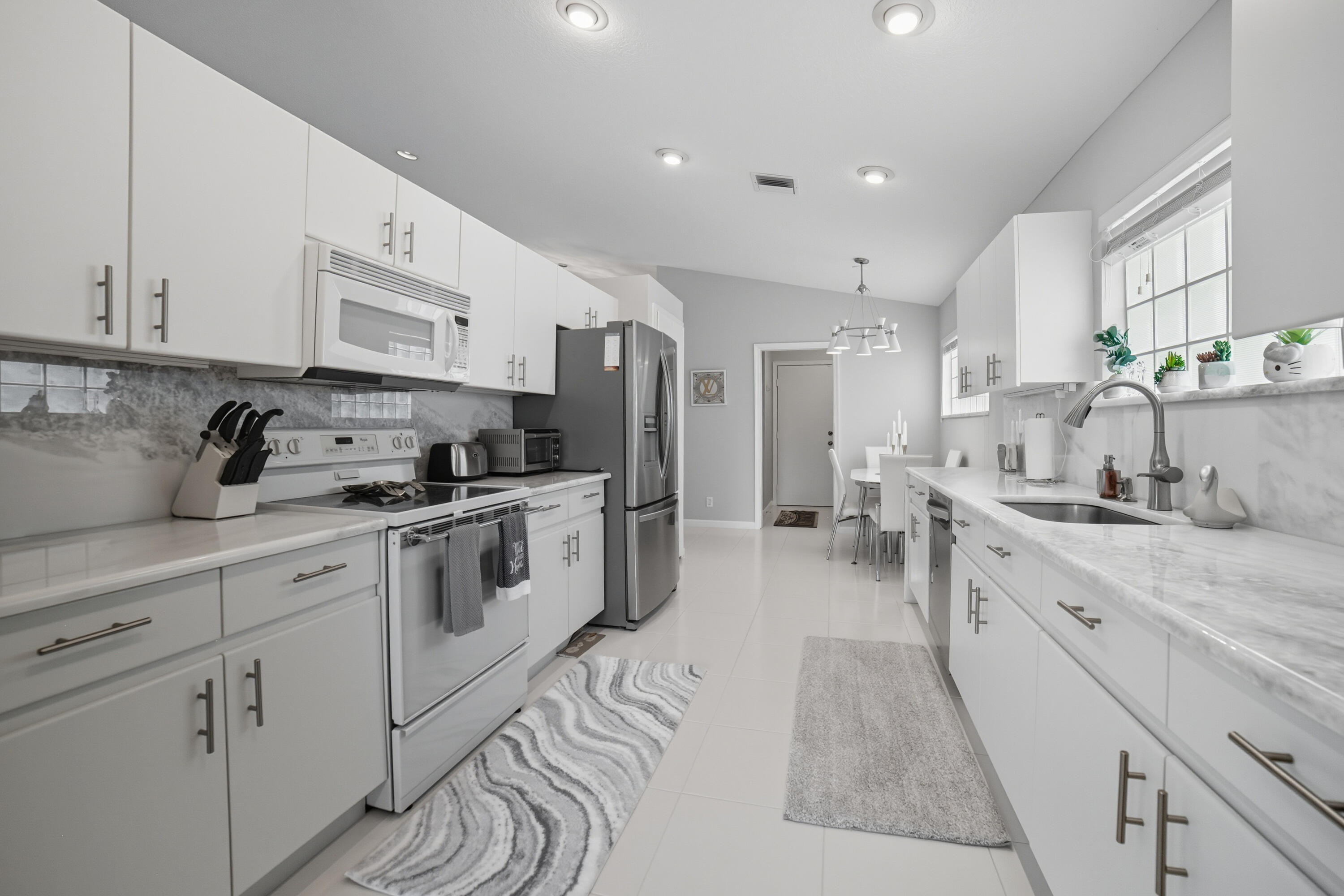 CORAL LAKES IV - Residential Lease