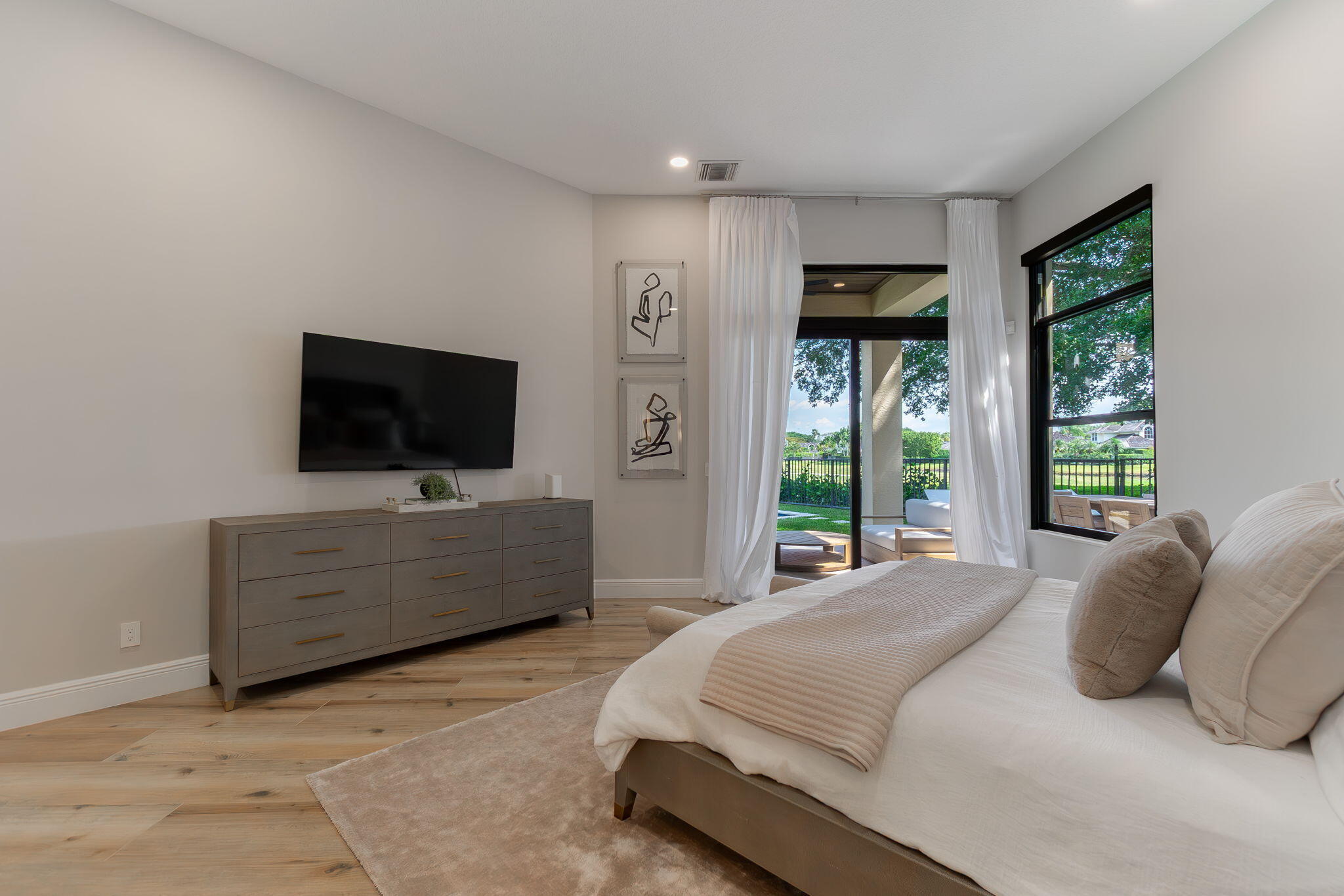 EAGLES LANDING OF P B POLO AND COUNTRY CLUB - Residential Lease