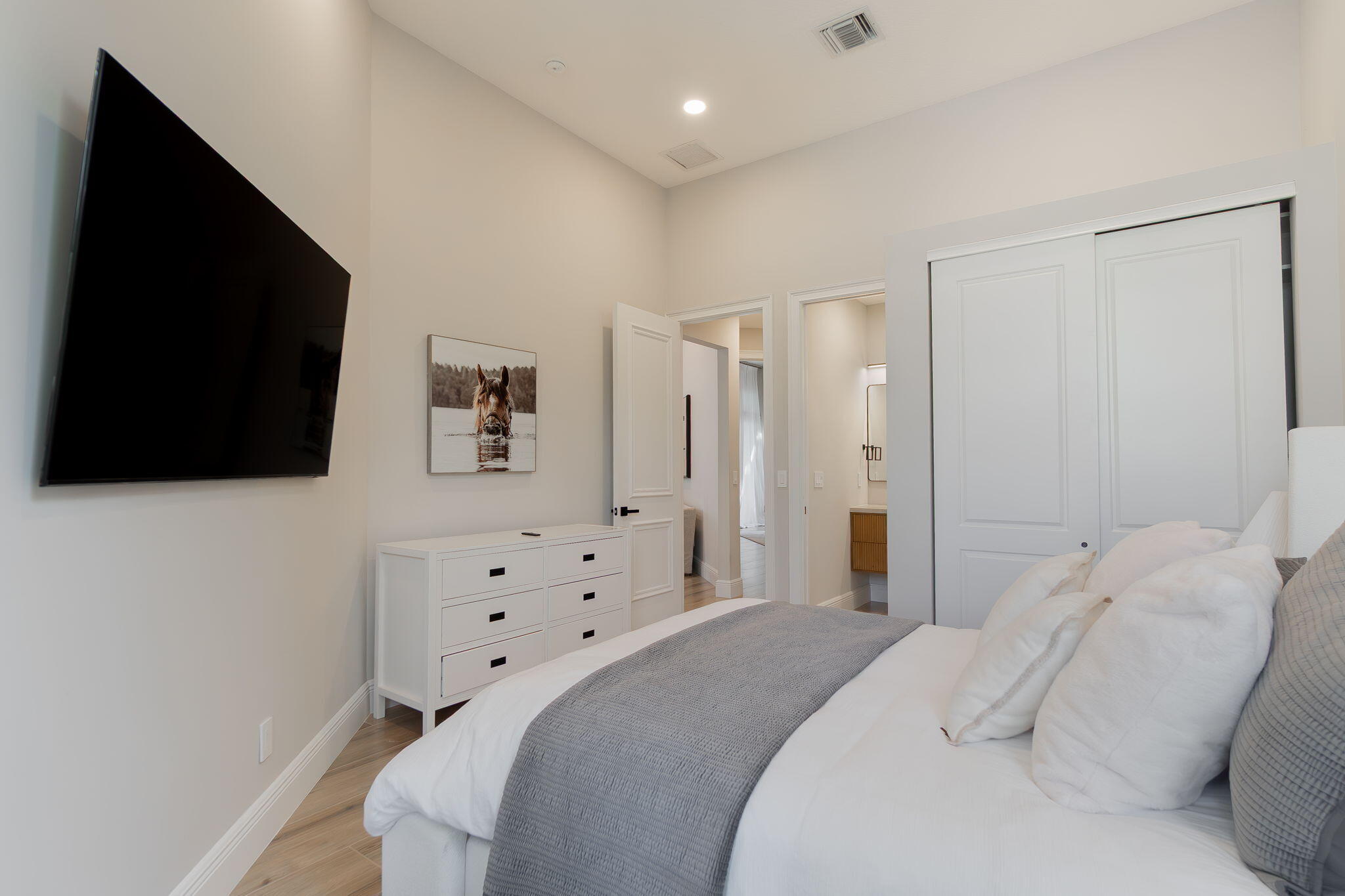 EAGLES LANDING OF P B POLO AND COUNTRY CLUB - Residential Lease