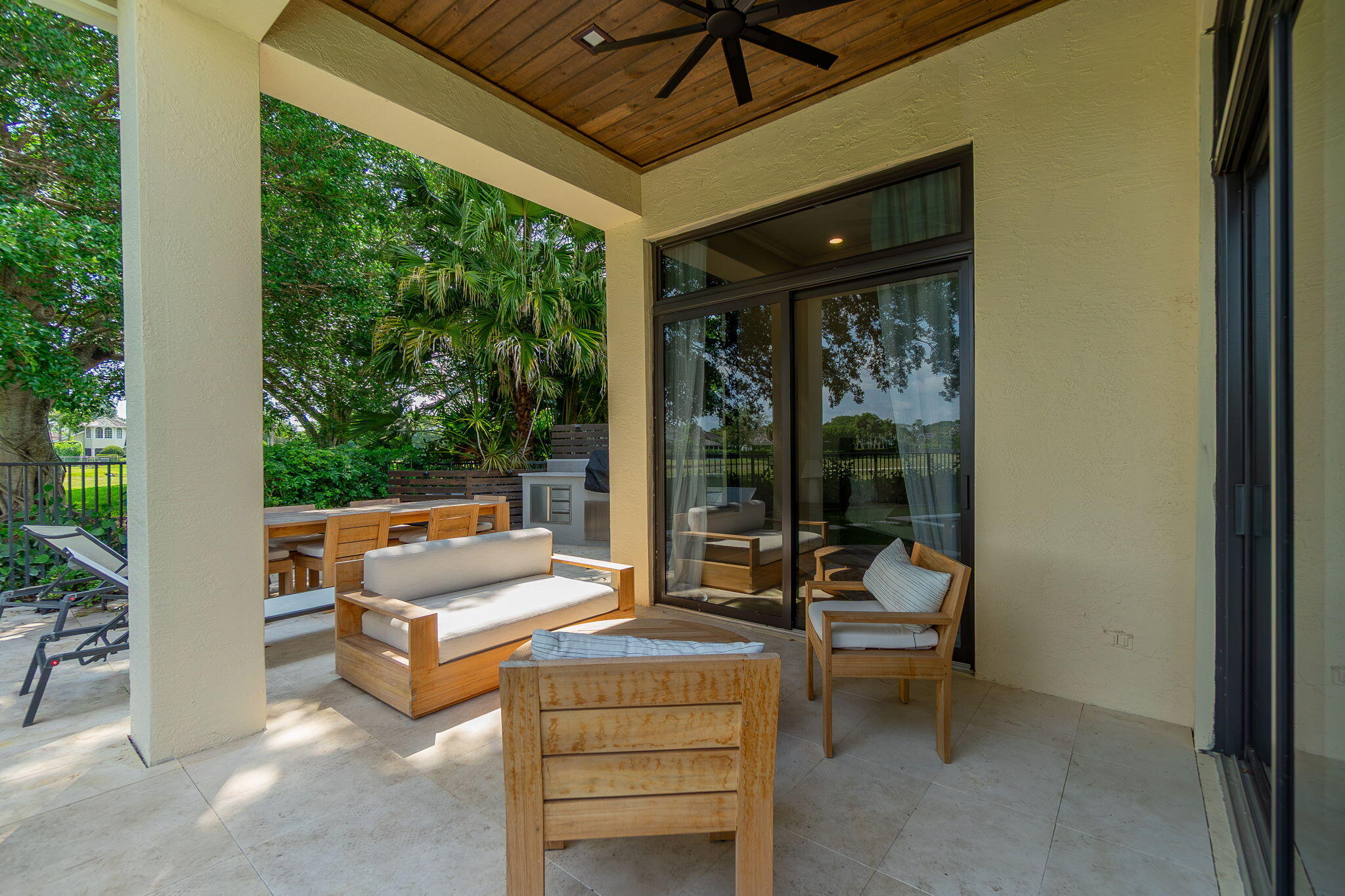 EAGLES LANDING OF P B POLO AND COUNTRY CLUB - Residential Lease