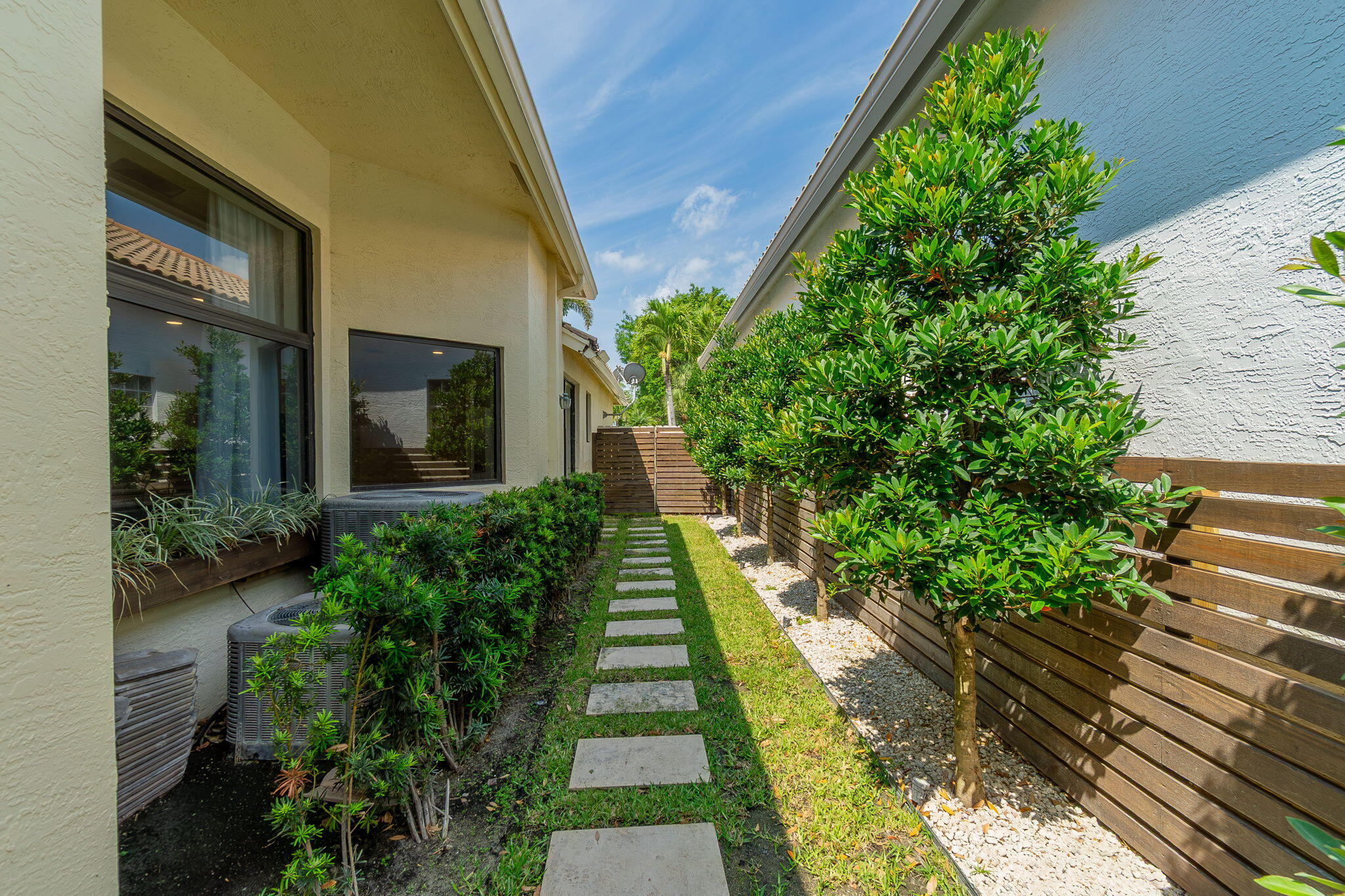 EAGLES LANDING OF P B POLO AND COUNTRY CLUB - Residential Lease