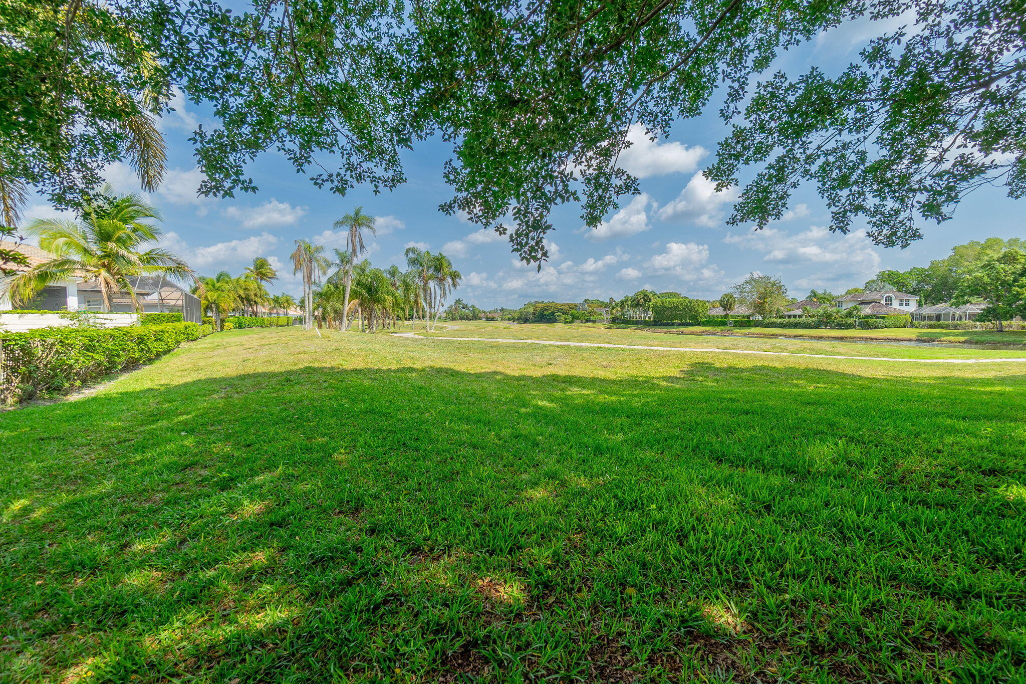 EAGLES LANDING OF P B POLO AND COUNTRY CLUB - Residential Lease
