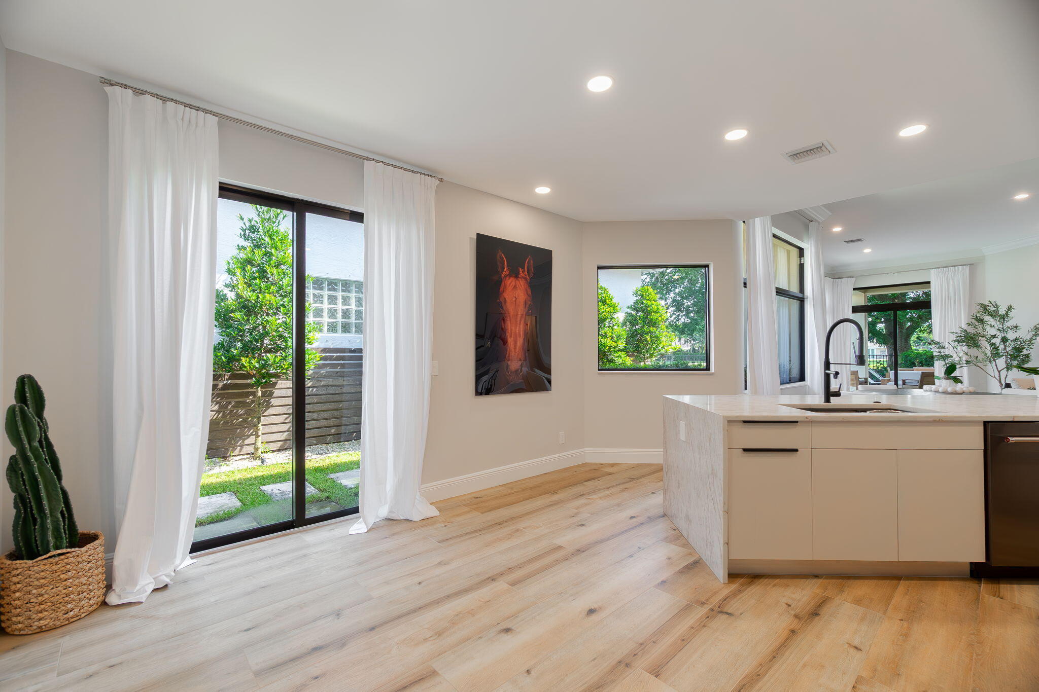 EAGLES LANDING OF P B POLO AND COUNTRY CLUB - Residential Lease