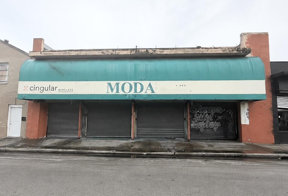 PRIME COMMERCIAL PROPERTY IN HIGH-GROWTH REDEVELOPMENT CORRIDOR Type: Retail / Commercial / Mixed-Use Space PROPERTY OVERVIEW Unlock an incredible investment opportunity in the heart of Belle Glade's primary commercial district. Located on Avenue A—a highly visible corridor experiencing active municipal attention and neighborhood revitalization—this flexible commercial building is perfectly suited for retail, professional offices, service businesses, or a custom mixed-use footprint. Featuring a strong structural layout and excellent street frontage, this property serves as a blank canvas ready for your business vision or rental portfolio expansion. UNMATCHED BUYER INCENTIVES & PUBLIC FUNDING ELIGIBILITY