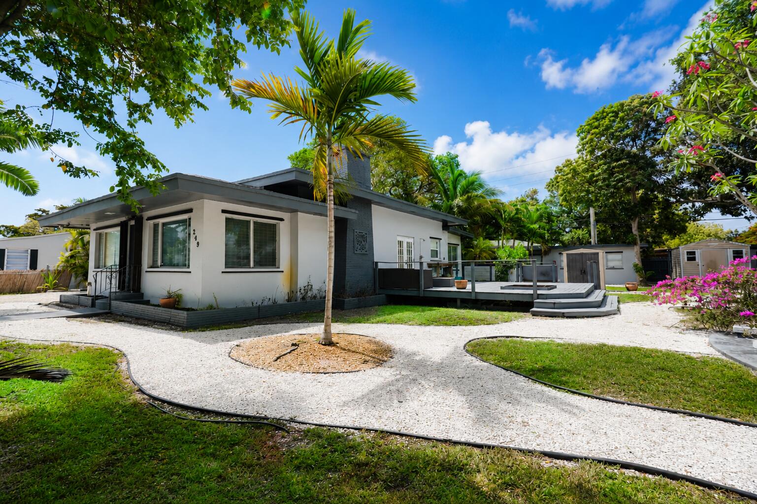 This fully occupied multi-family gem in Dania Beach features a main house plus four additional units, all set around a charming courtyard. With a stable tenant base and a solid 6% cap rate, it's a fantastic investment opportunity in a prime location. Whether you're expanding your portfolio or stepping into a thriving rental market, this property offers steady returns and long-term potential.
