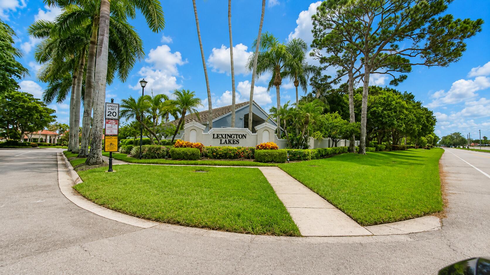 LEXINGTON LAKES - Residential