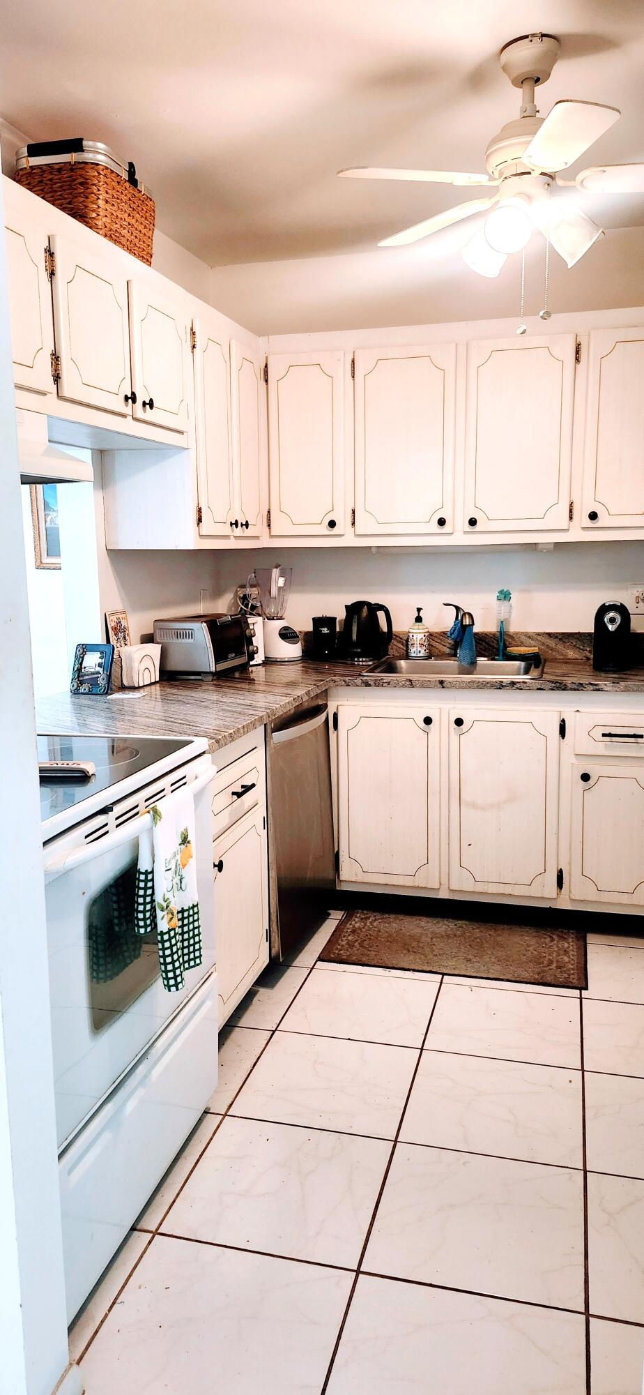 PALM LAKE 1 CONDO - Residential Lease