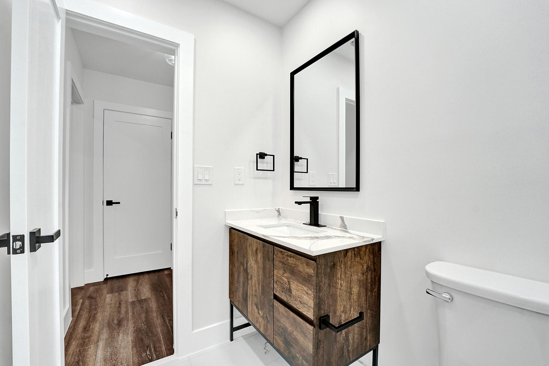 HOLLYWOOD HILLS - Residential Lease