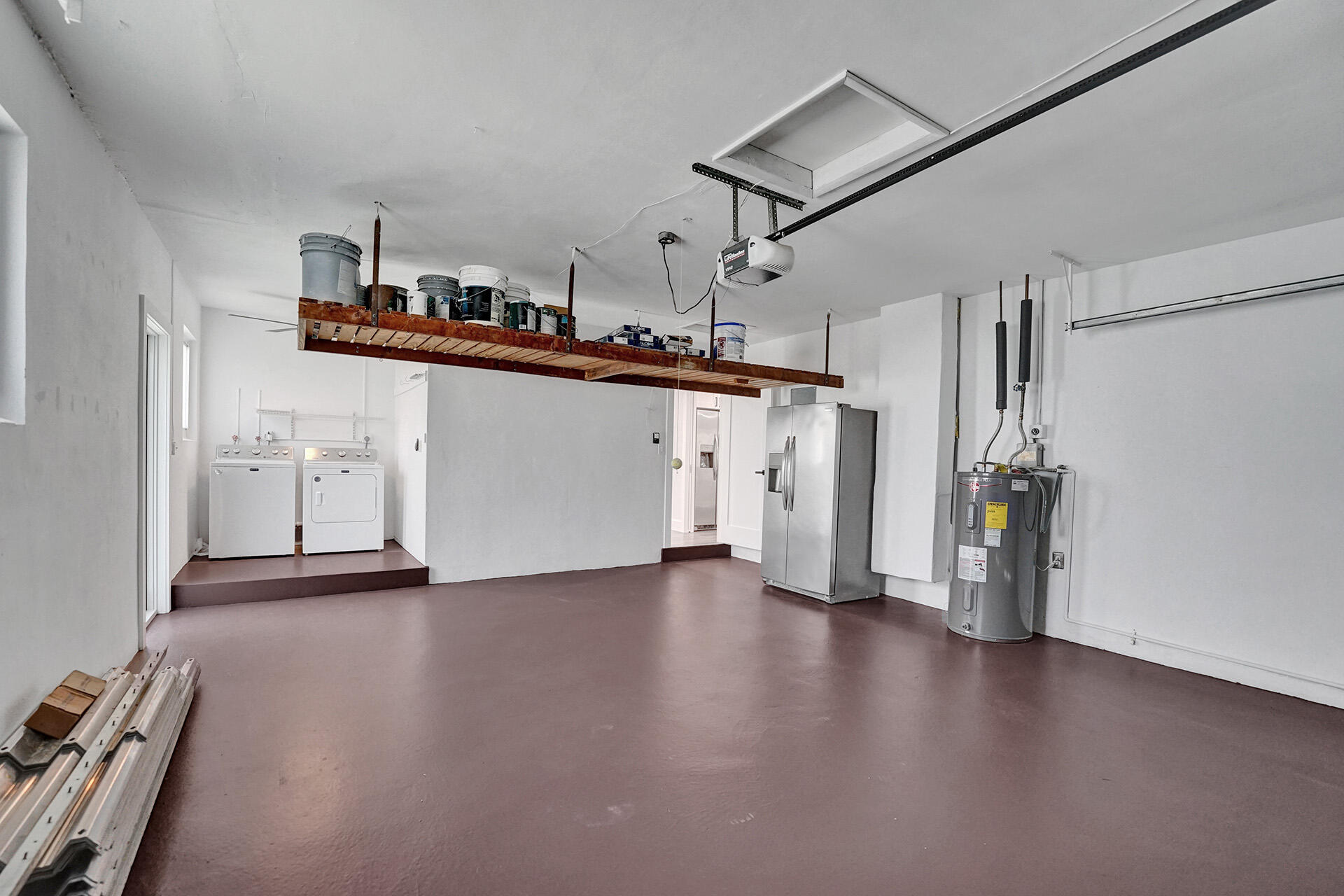 HOLLYWOOD HILLS - Residential Lease