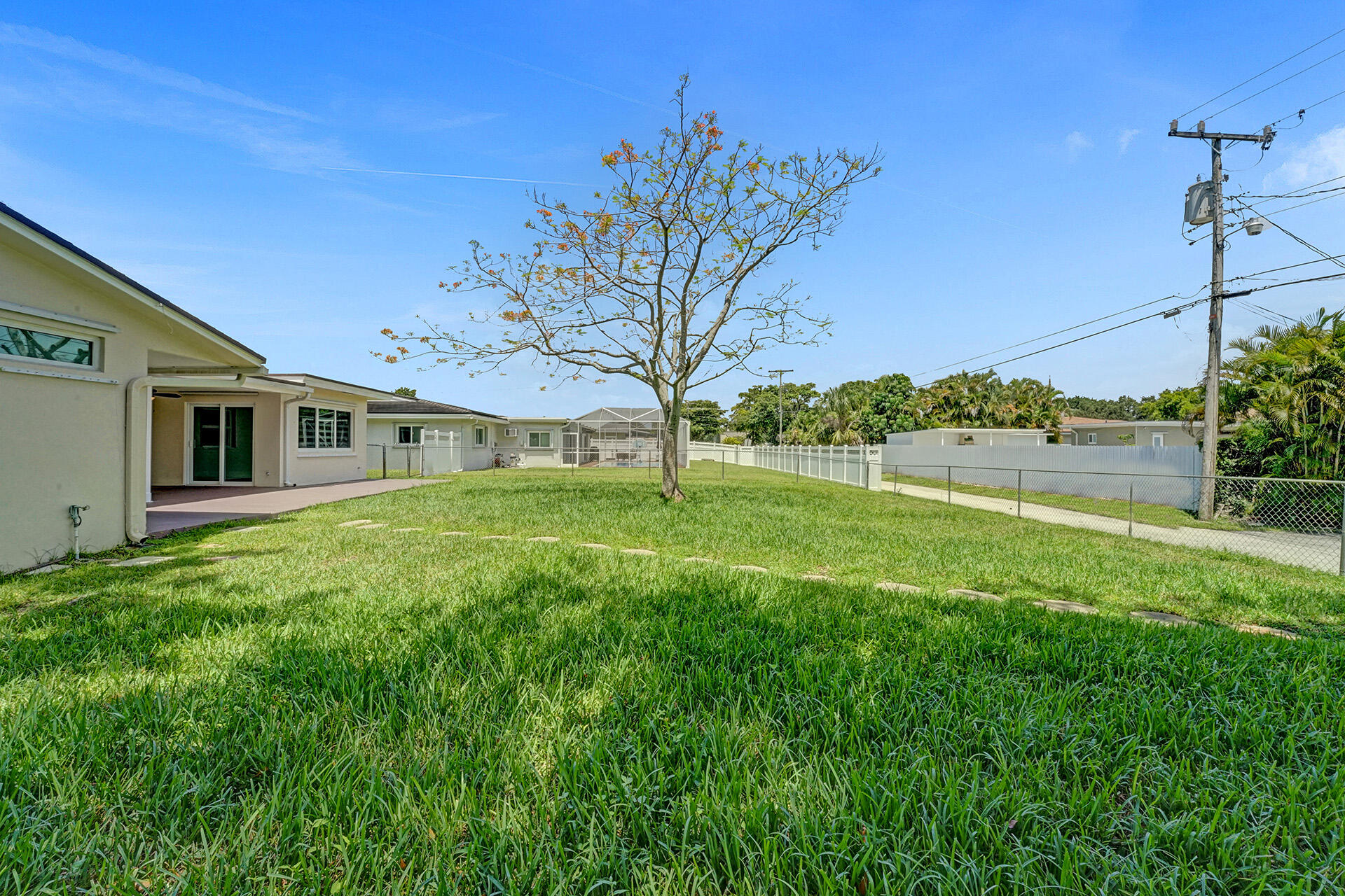 HOLLYWOOD HILLS - Residential Lease