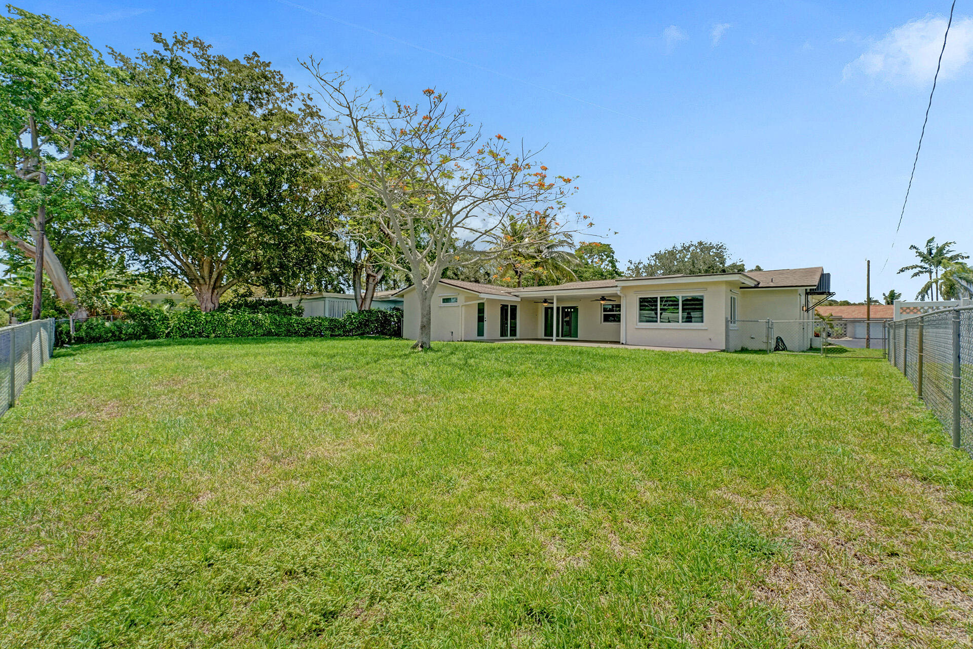 HOLLYWOOD HILLS - Residential Lease