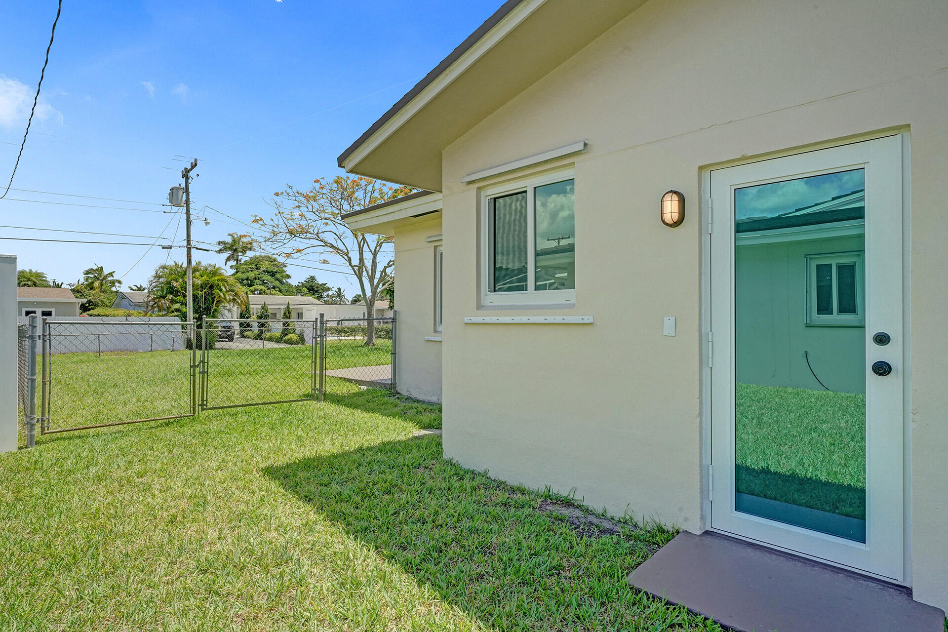 HOLLYWOOD HILLS - Residential Lease