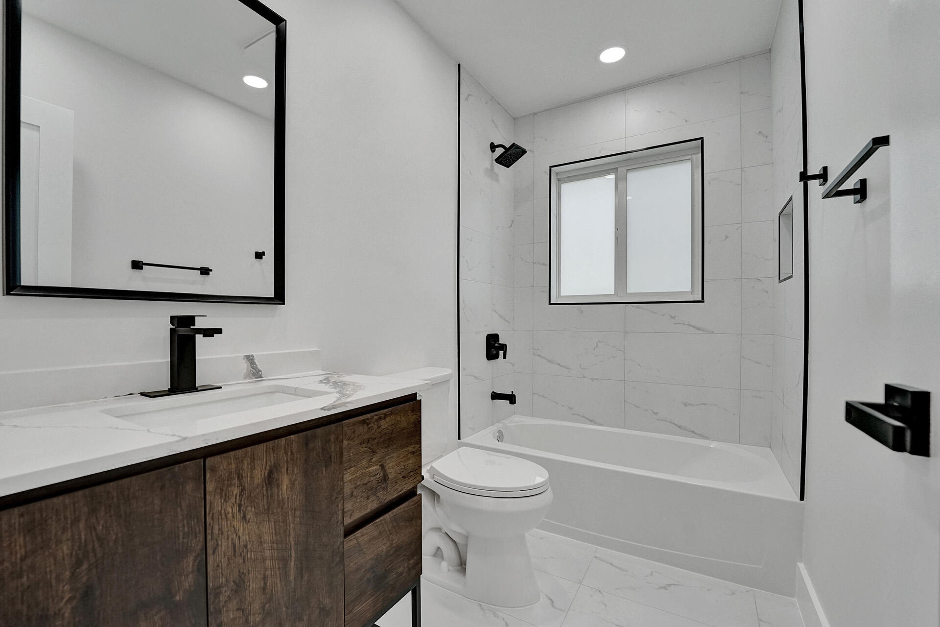 HOLLYWOOD HILLS - Residential Lease