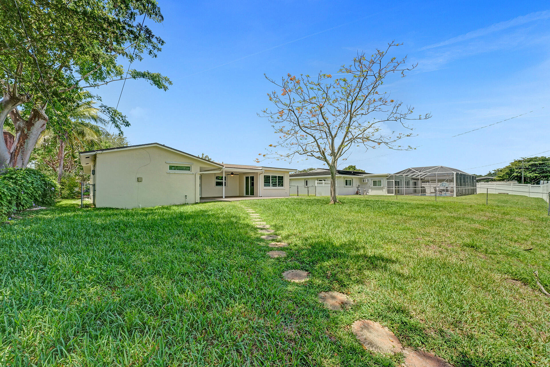 HOLLYWOOD HILLS - Residential Lease