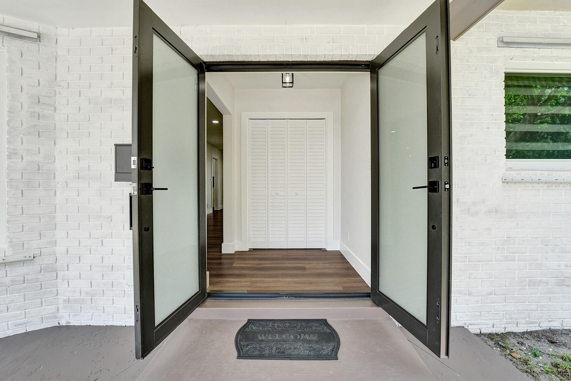 HOLLYWOOD HILLS - Residential Lease