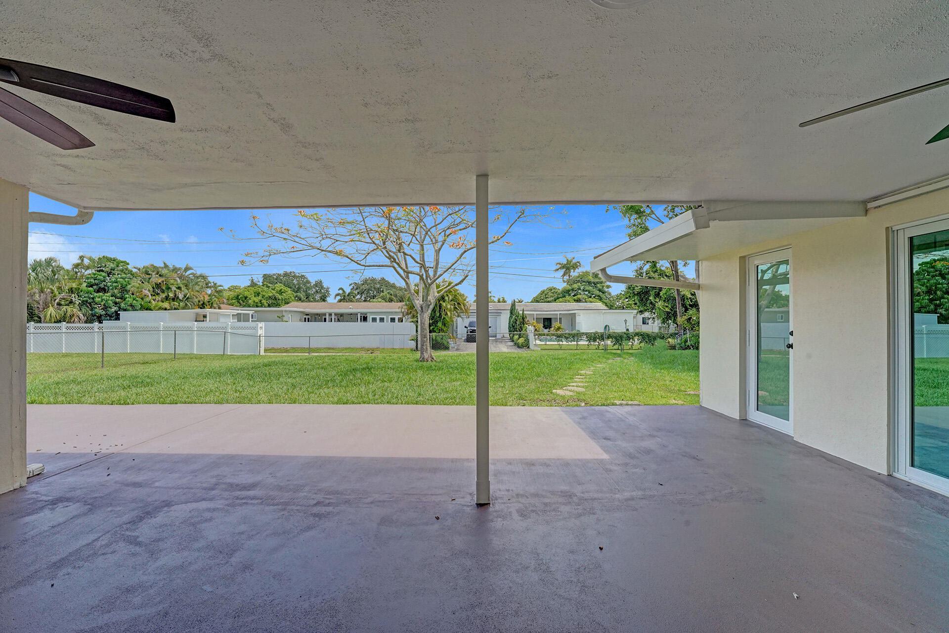 HOLLYWOOD HILLS - Residential Lease