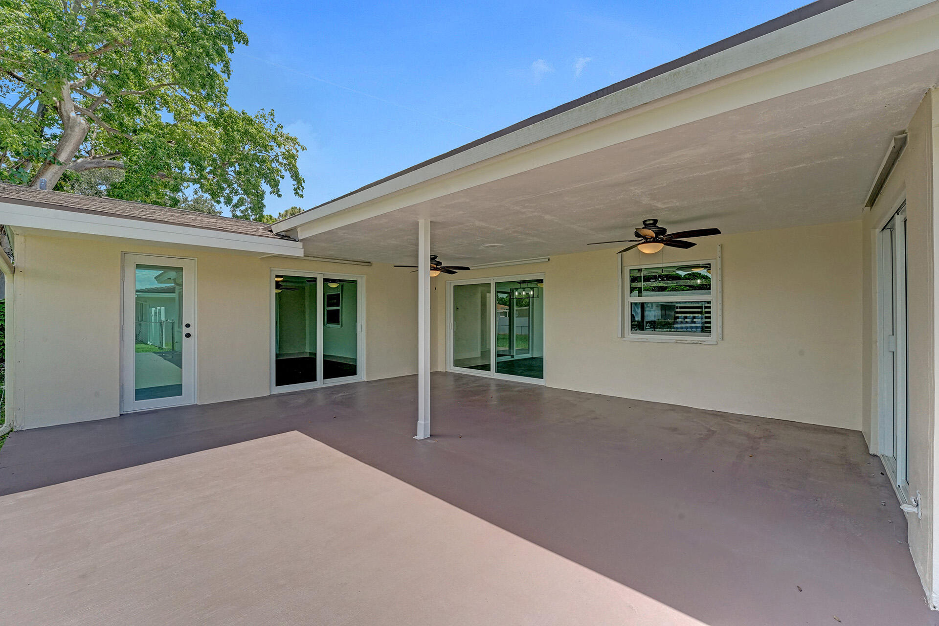 HOLLYWOOD HILLS - Residential Lease