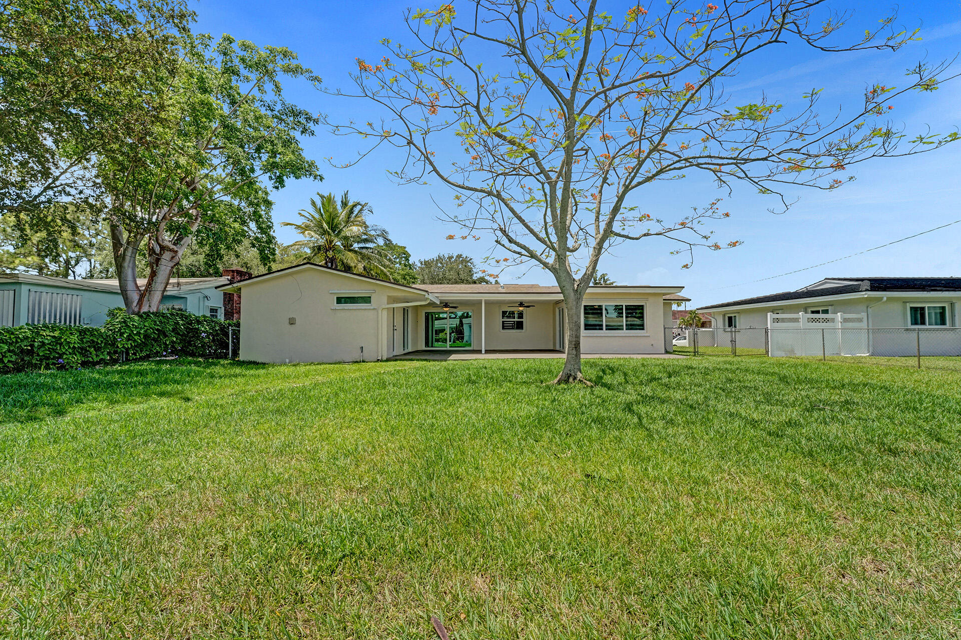 HOLLYWOOD HILLS - Residential Lease