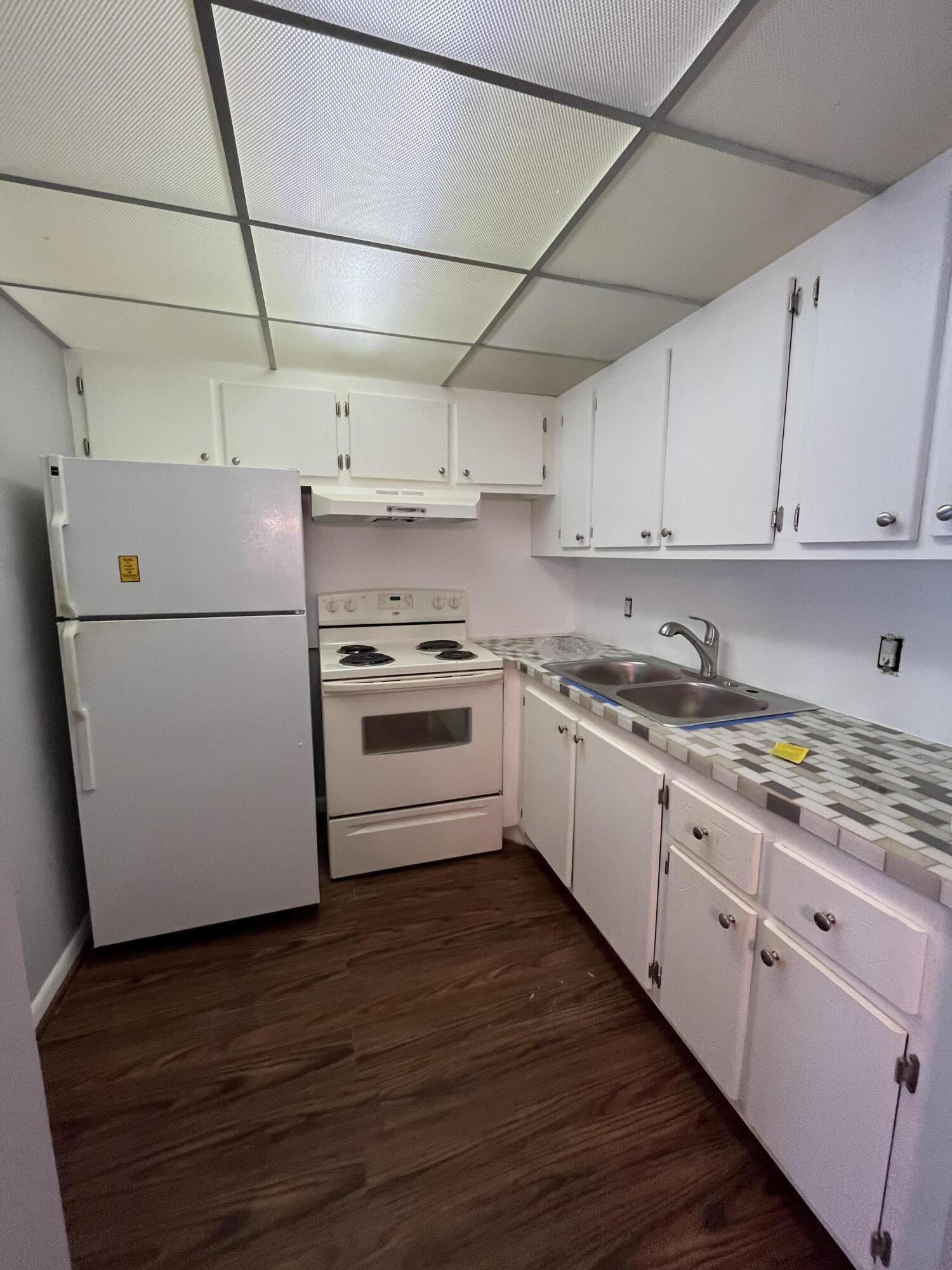 WESTBURY E CONDO - Residential
