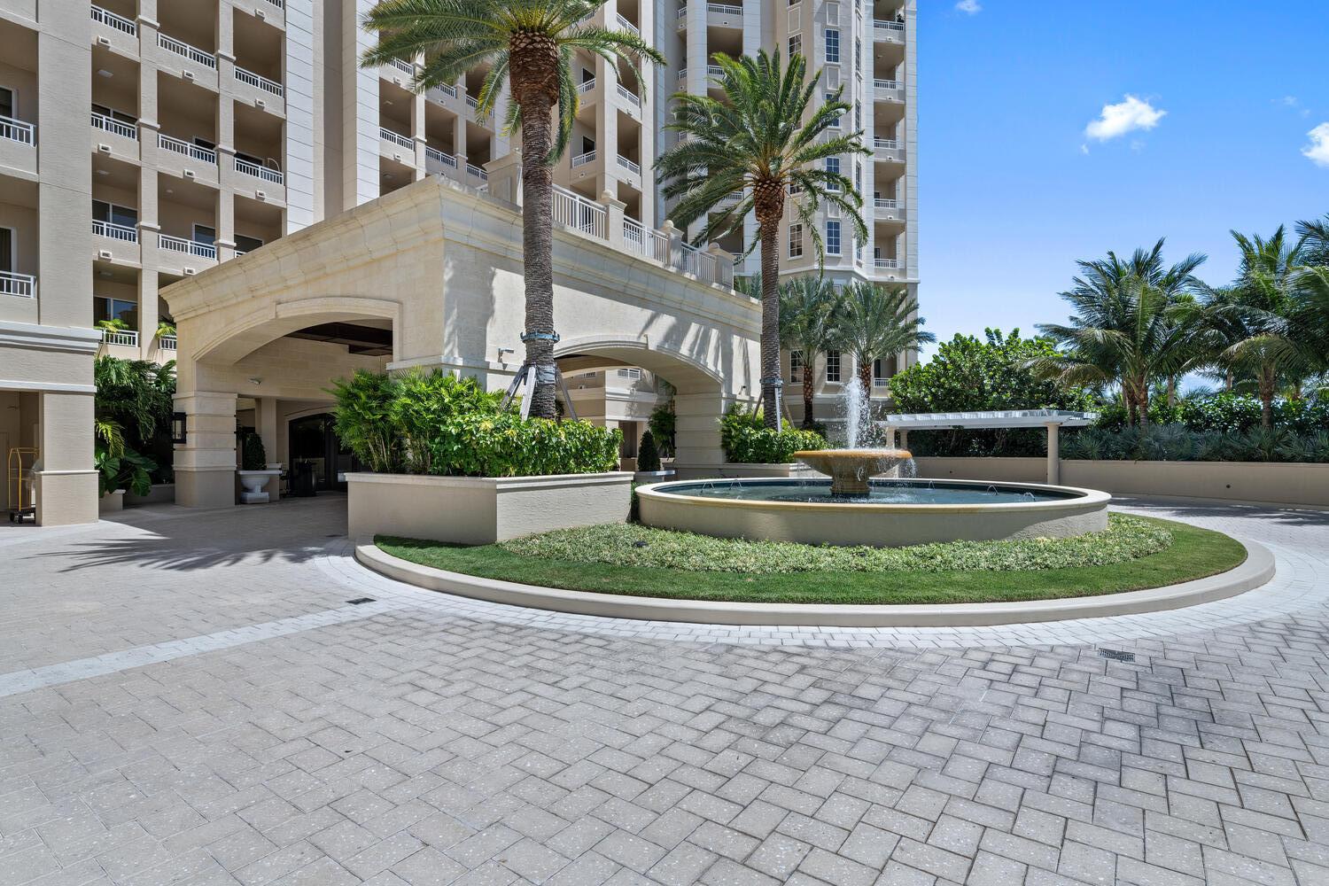 ONE WATERMARK PLACE OF THE PALM BEACHES - Residential