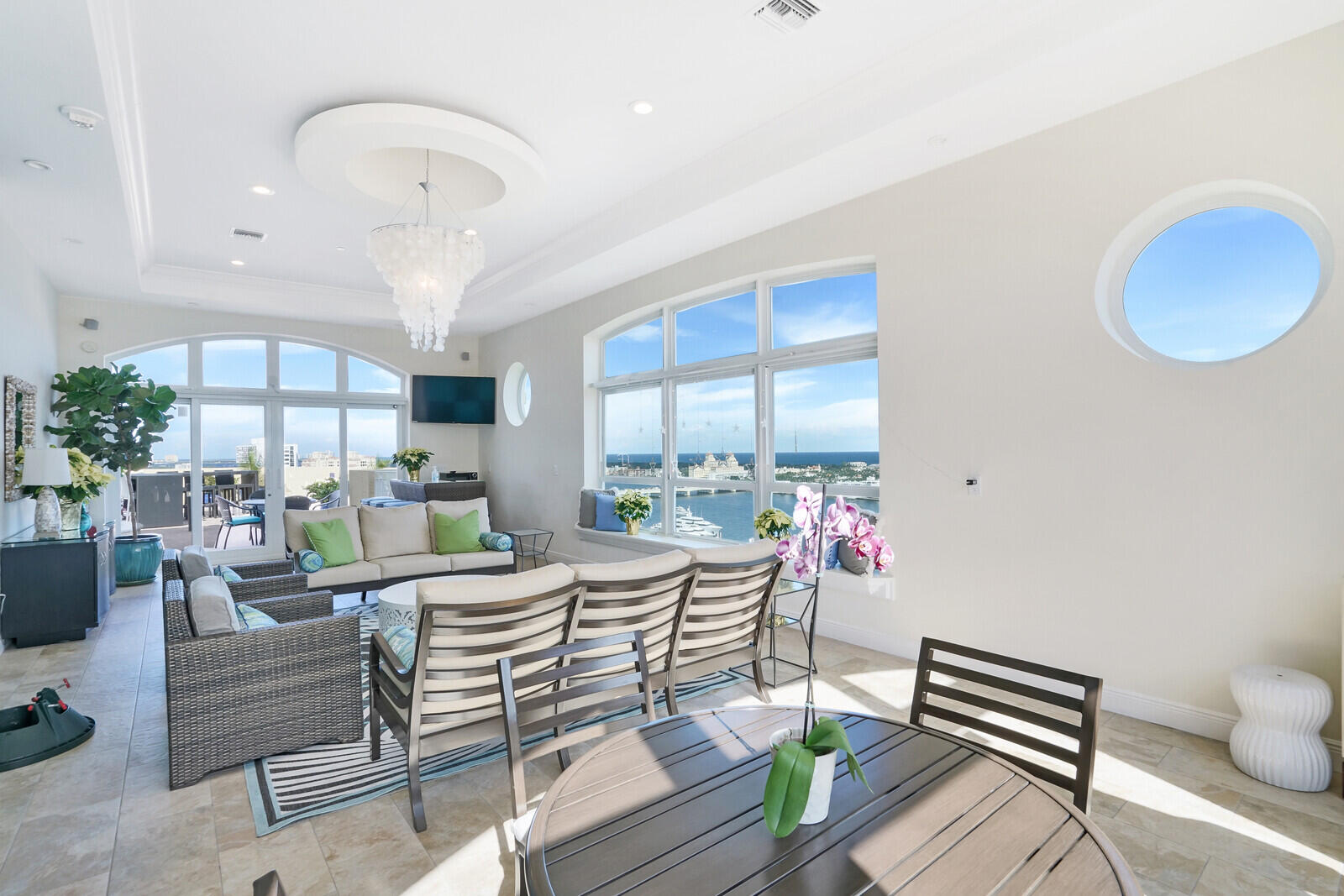 ESPLANADE GRANDE CONDO - Residential