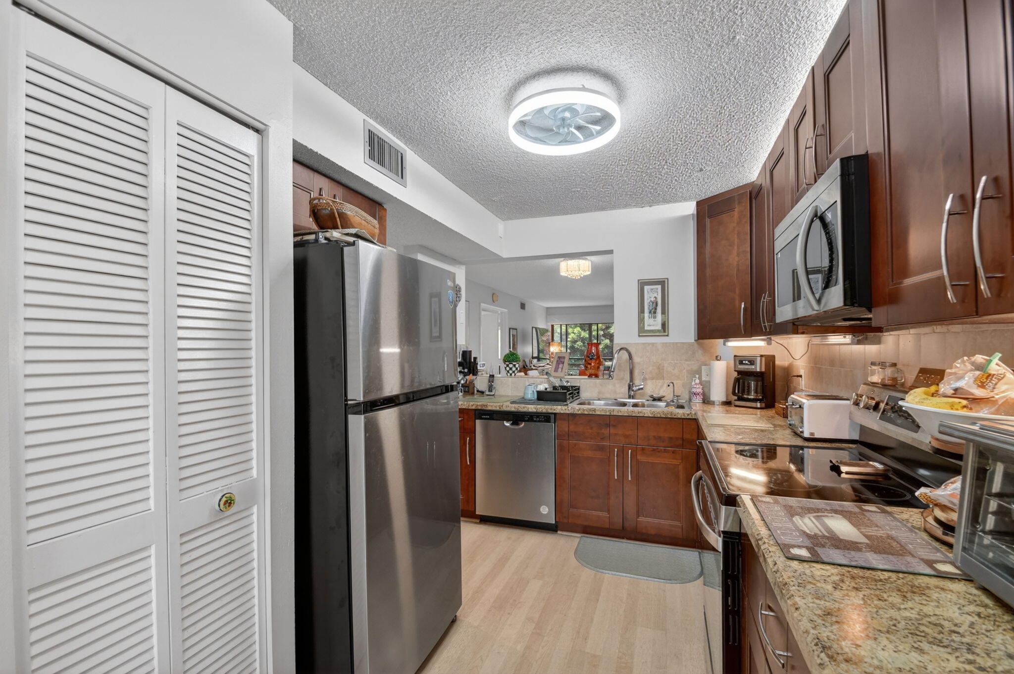 LAKESIDE CONDO 3 OF BANYAN SPRINGS - Residential