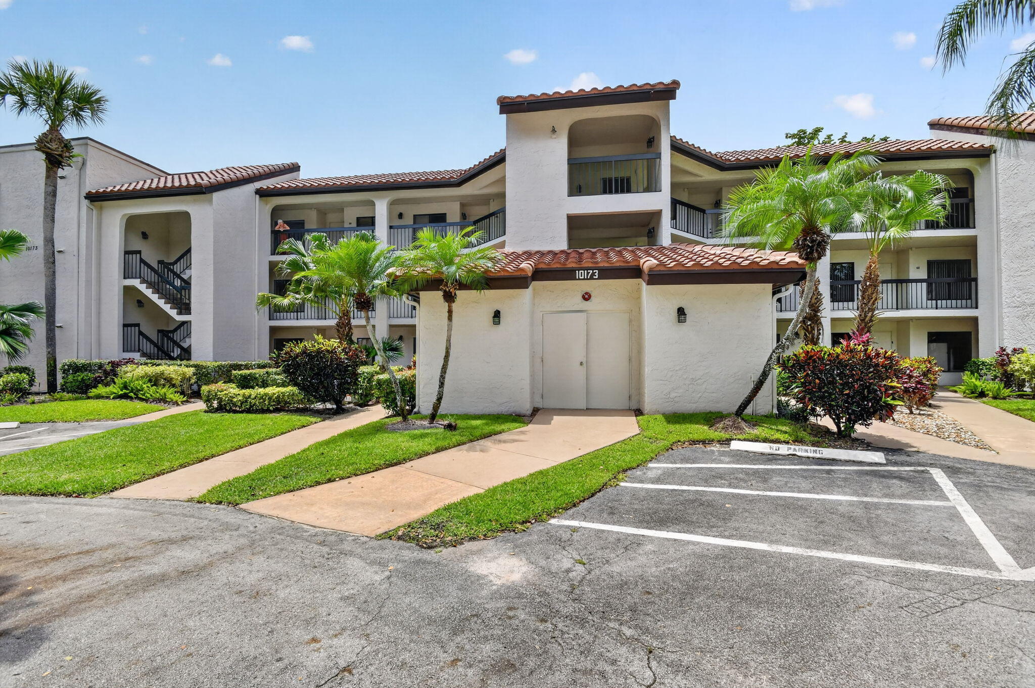 LAKESIDE CONDO 3 OF BANYAN SPRINGS - Residential