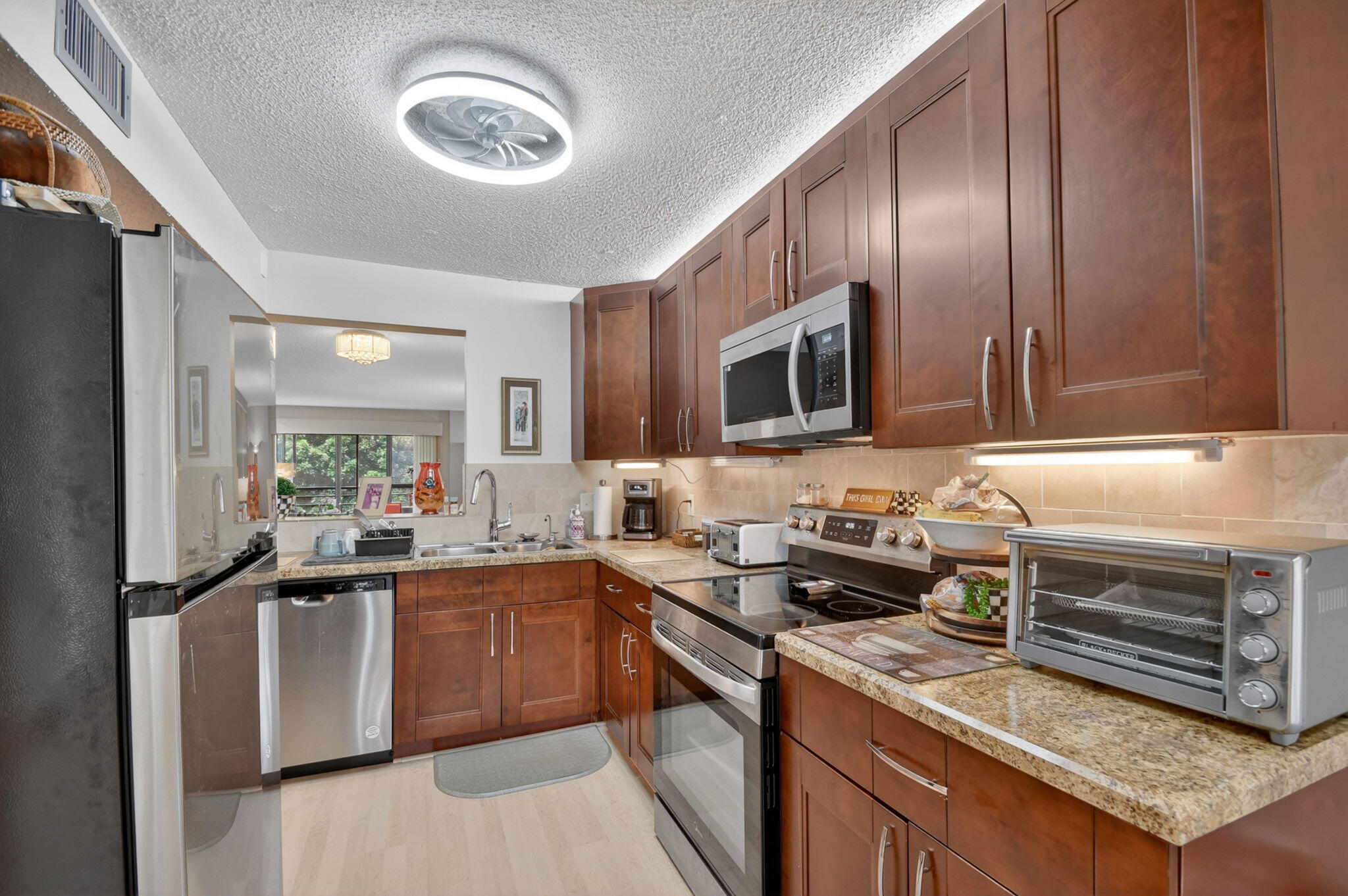 Exceptional opportunity to own a high-potential property in Boynton Beach's premier 55+ resort community.  The Asset: Premium 2BR/2BA condo featuring an inviting, open layout and private screened balcony.  The Advantage: True turnkey status in a high-demand location, making it an effortless future rental or private oasis.  The Lifestyle: Resort clubhouse, active tennis program, fitness center, pools, and a vibrant social calendar.