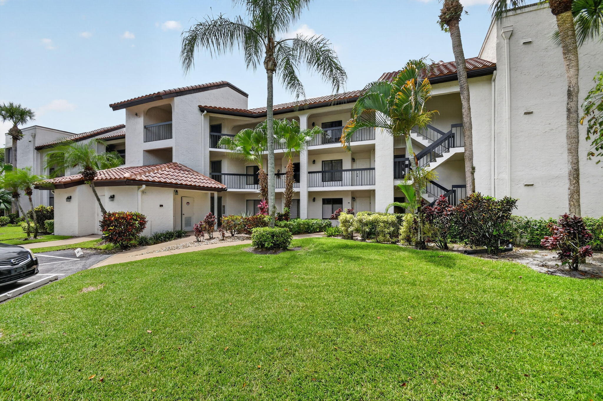 LAKESIDE CONDO 3 OF BANYAN SPRINGS - Residential