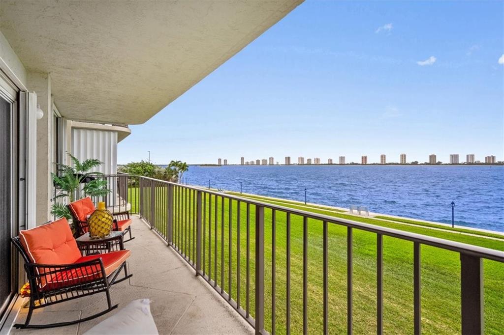 Lake Harbour Towers - Residential