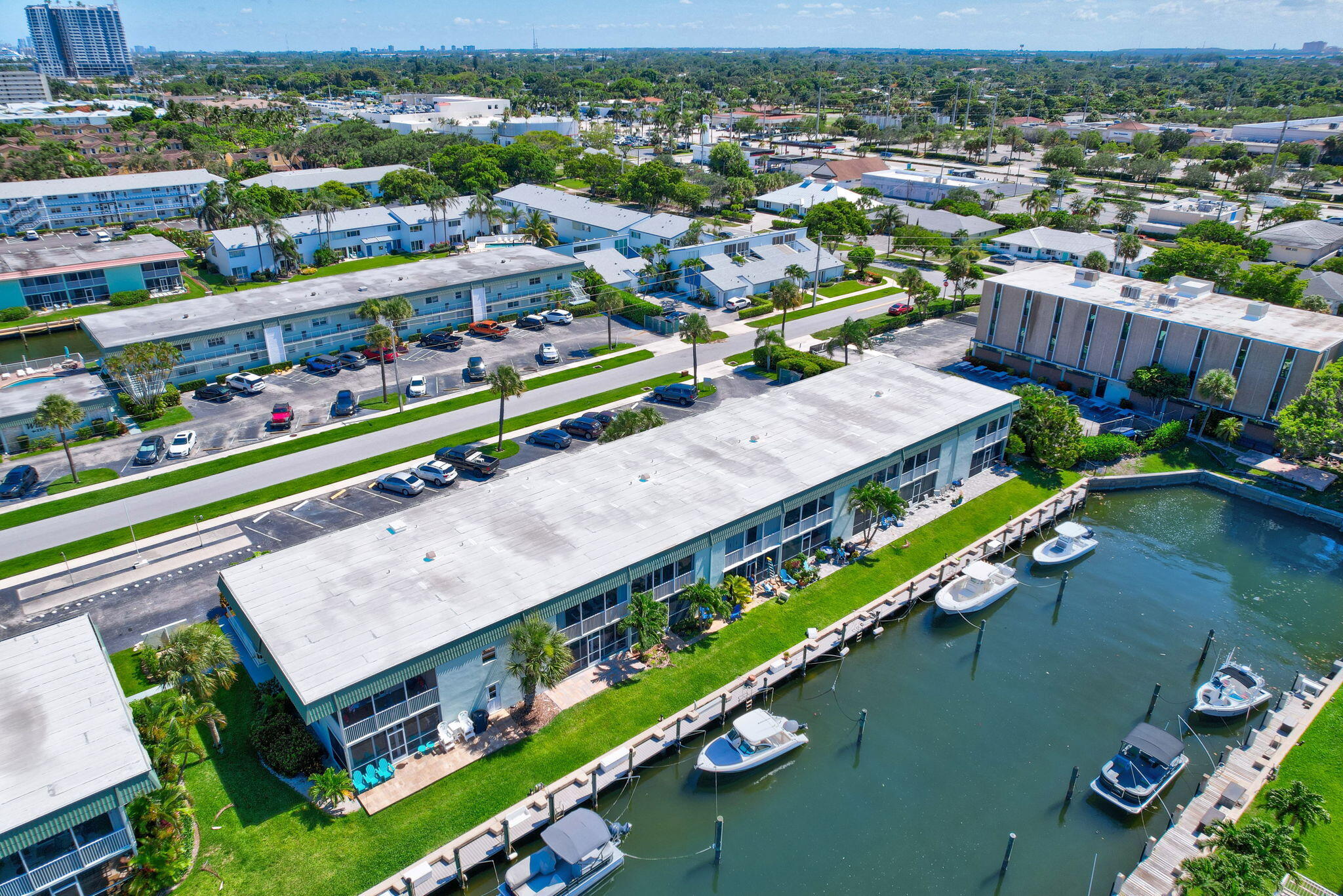 WINDSOR PARK NORTH CONDOMINIUMS - Residential