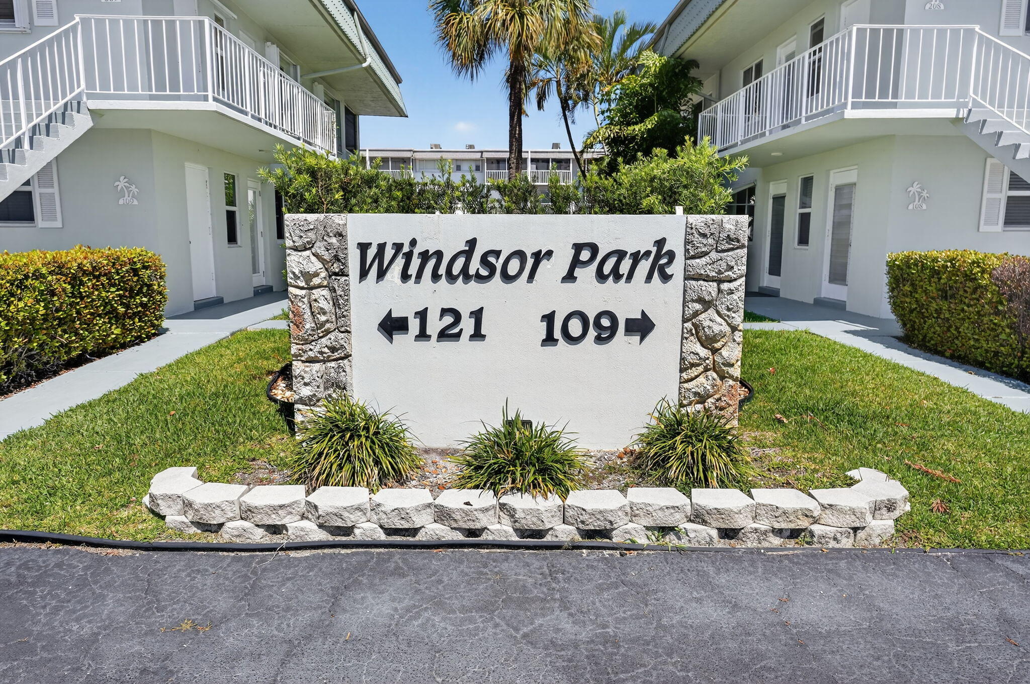 WINDSOR PARK NORTH CONDOMINIUMS - Residential