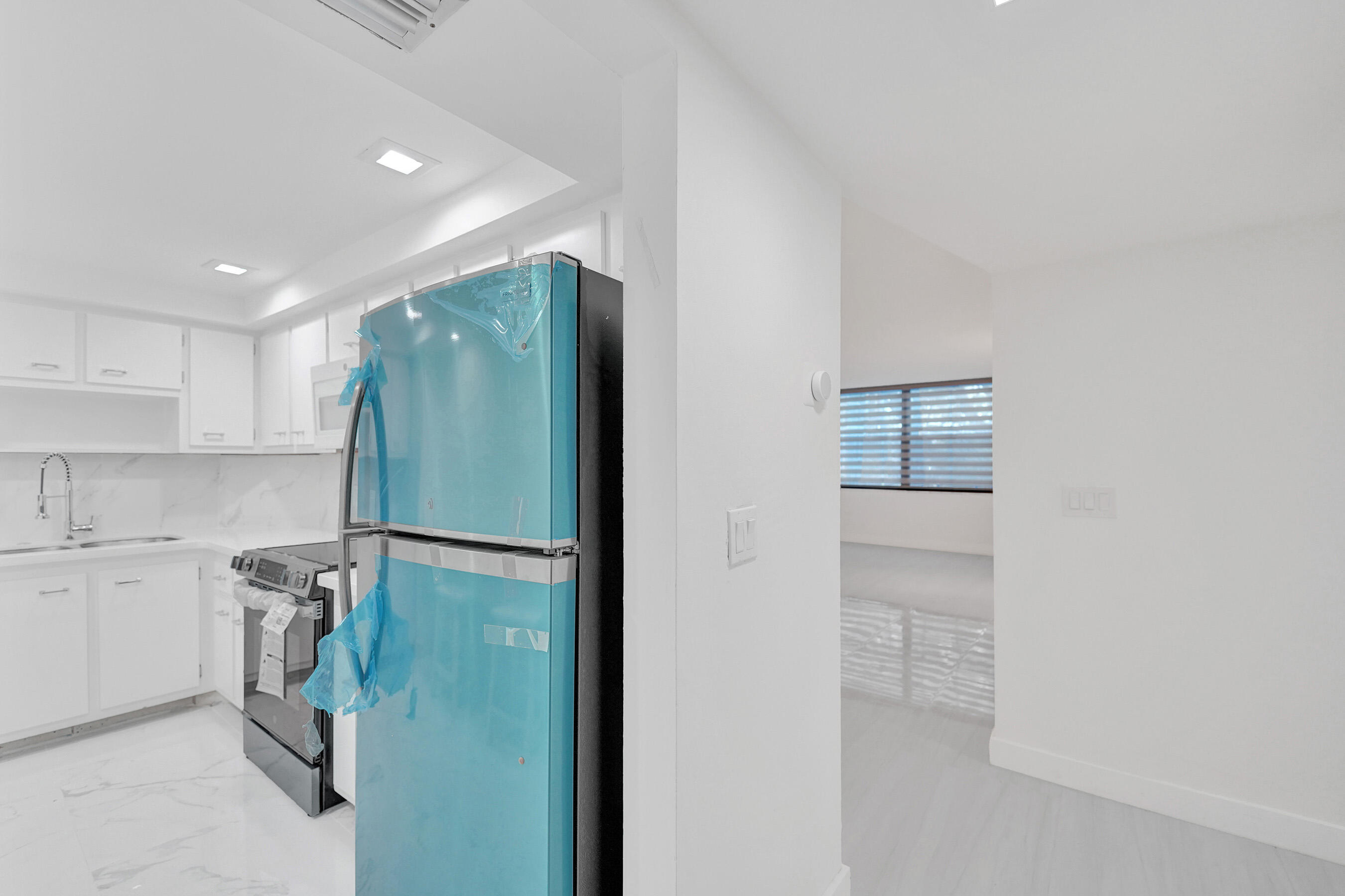 EMERALD HILLS C C APTS CONDO - Residential Lease