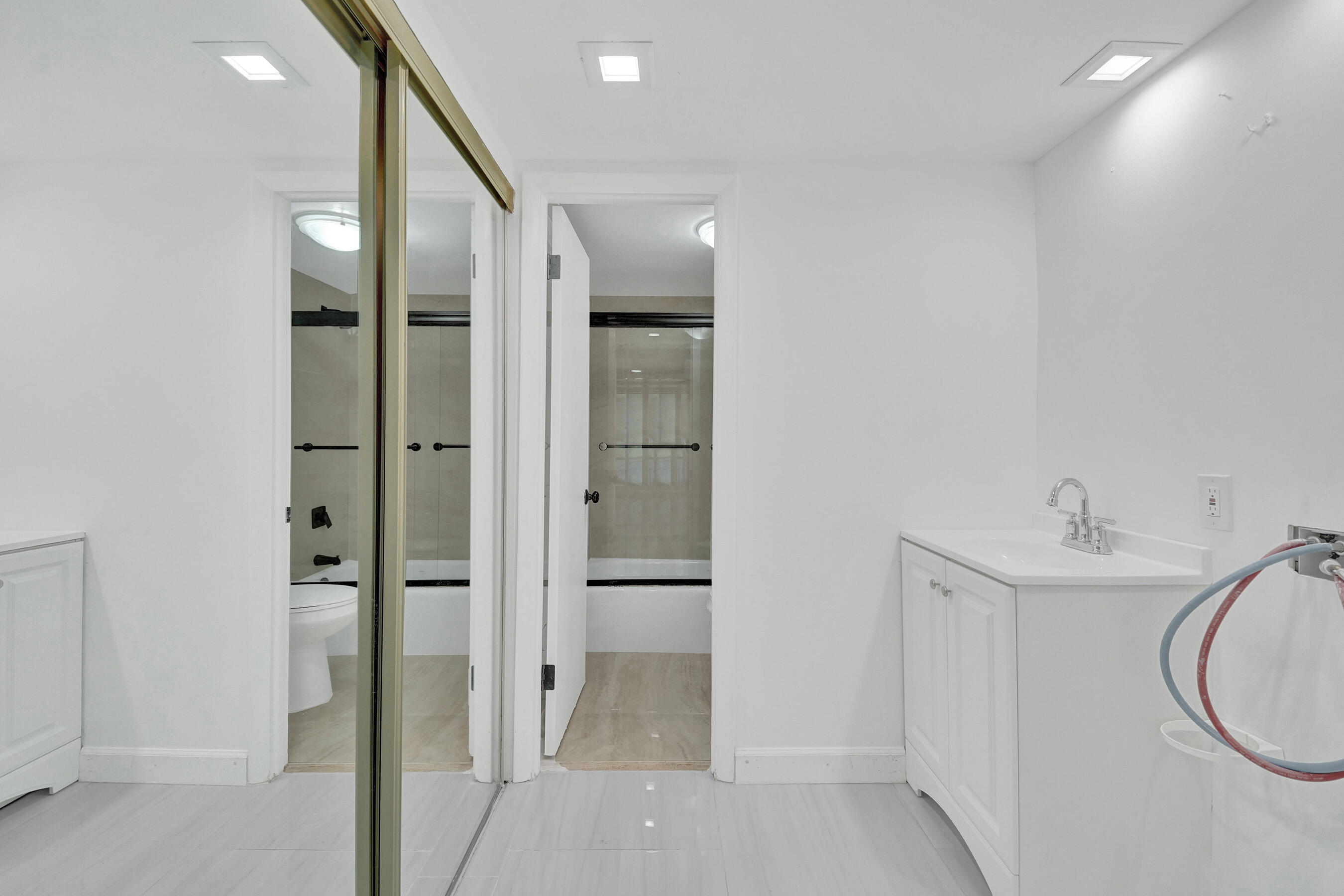 EMERALD HILLS C C APTS CONDO - Residential Lease
