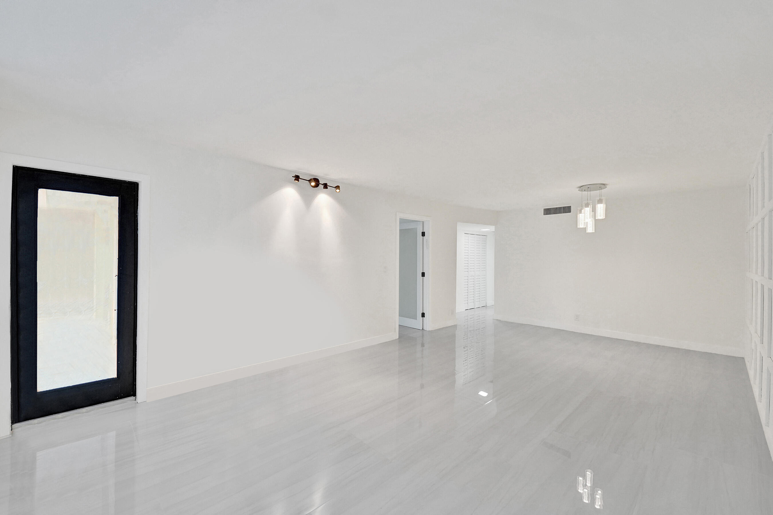 EMERALD HILLS C C APTS CONDO - Residential Lease