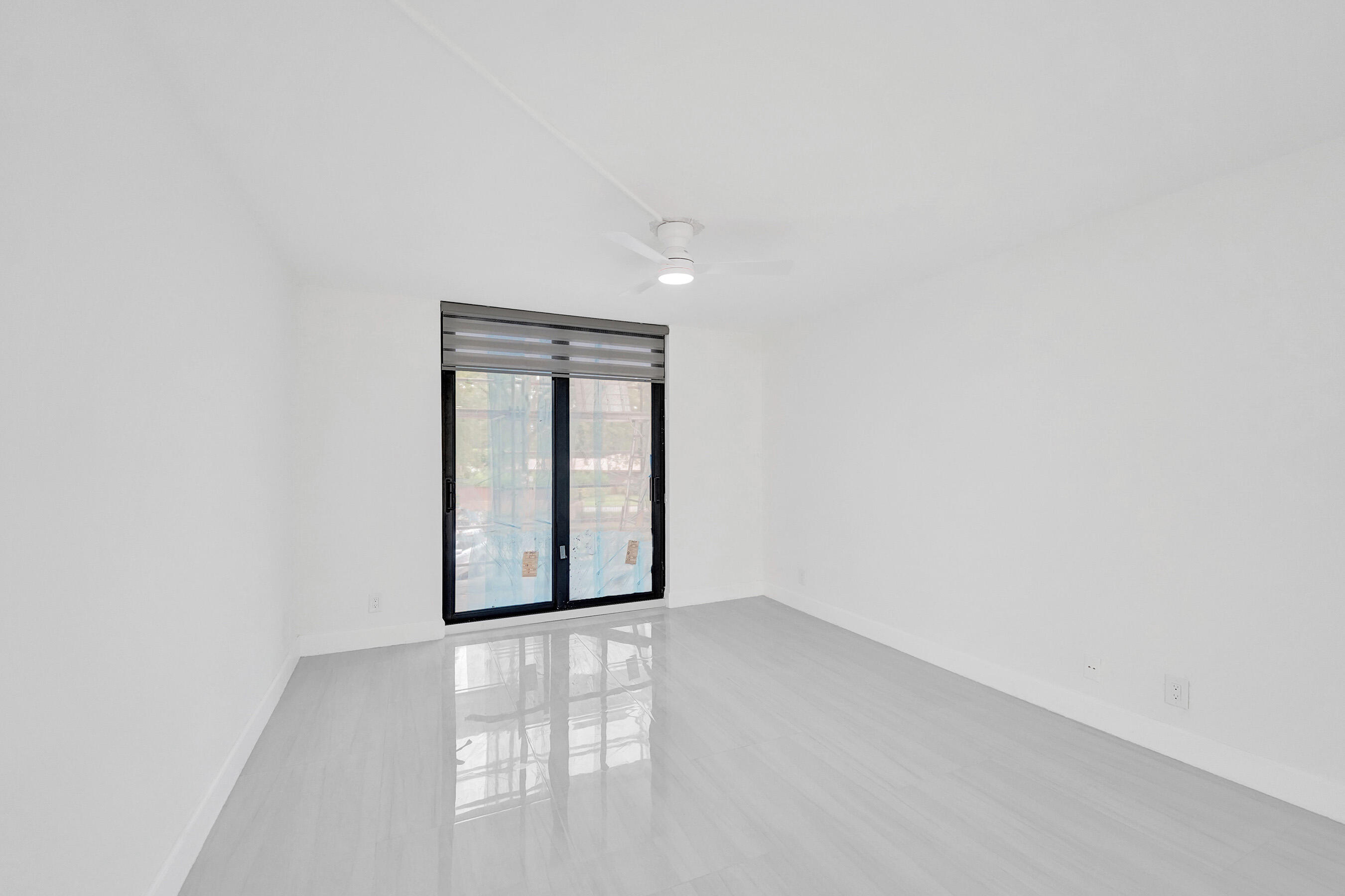 EMERALD HILLS C C APTS CONDO - Residential Lease