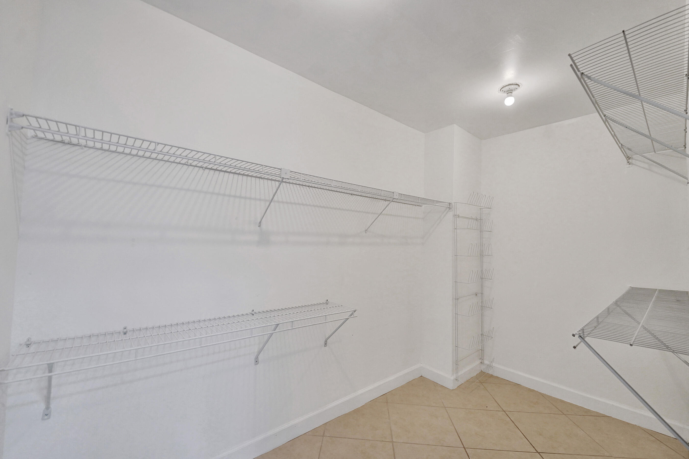 EMERALD HILLS C C APTS CONDO - Residential Lease