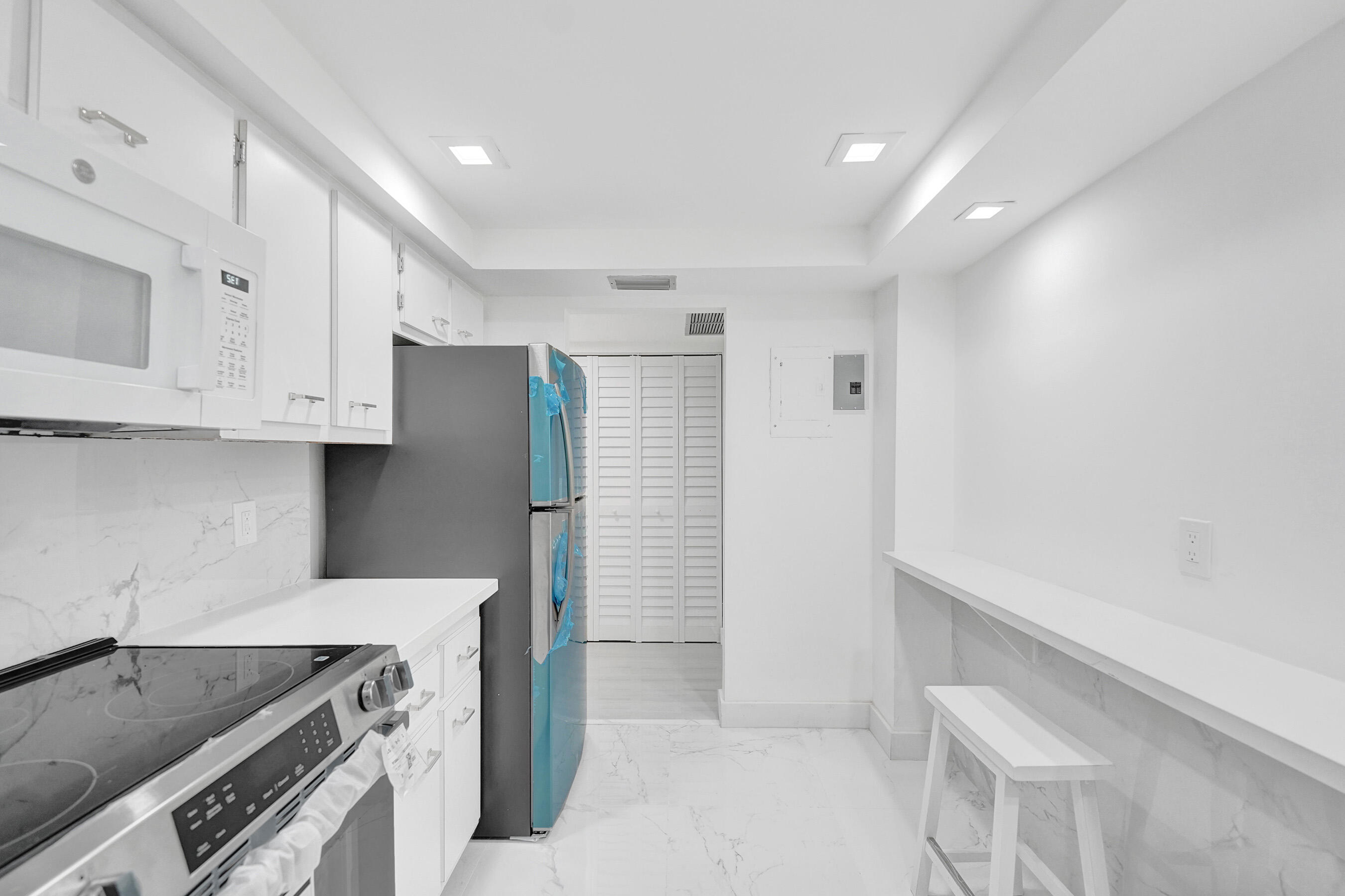 EMERALD HILLS C C APTS CONDO - Residential Lease