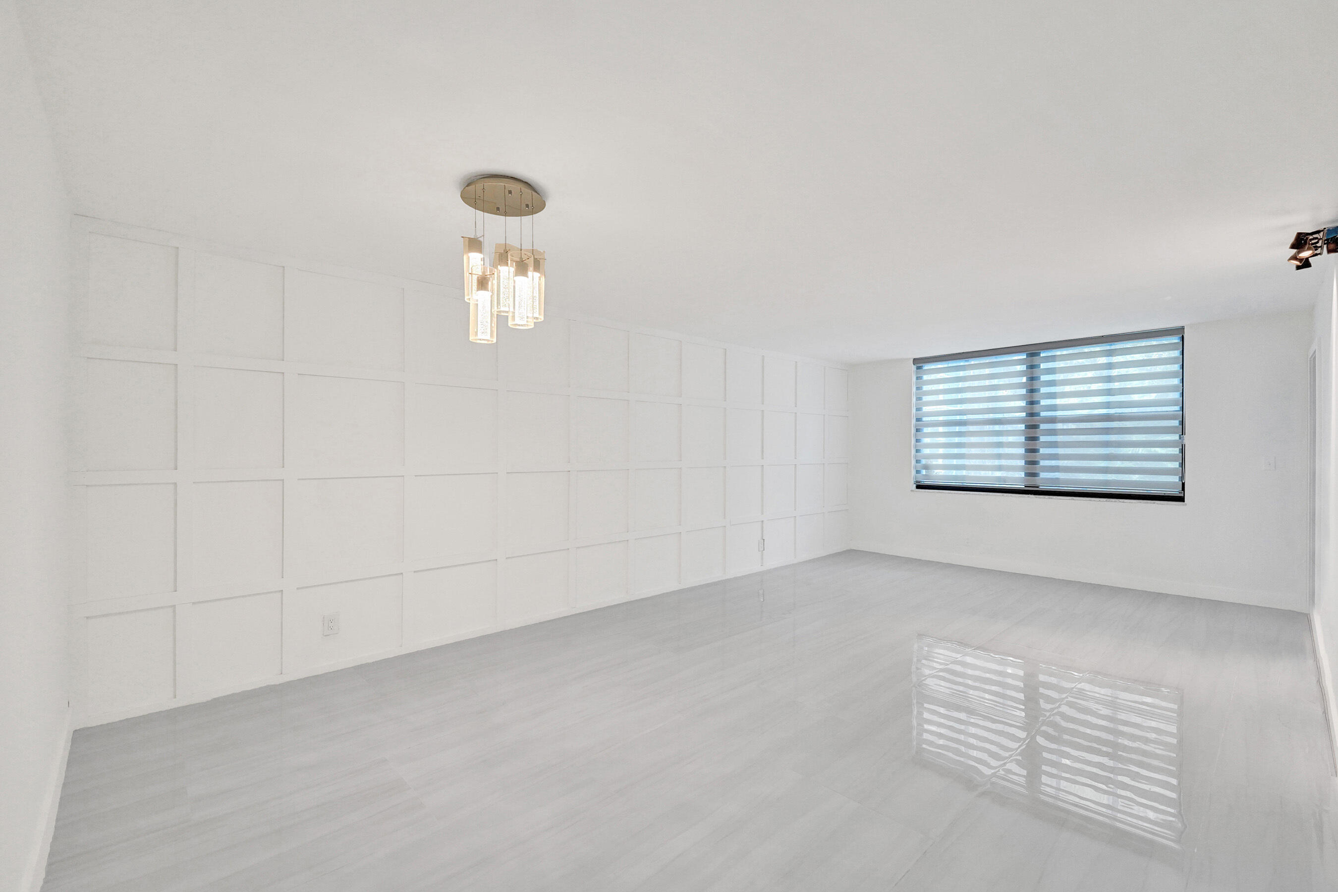 EMERALD HILLS C C APTS CONDO - Residential Lease