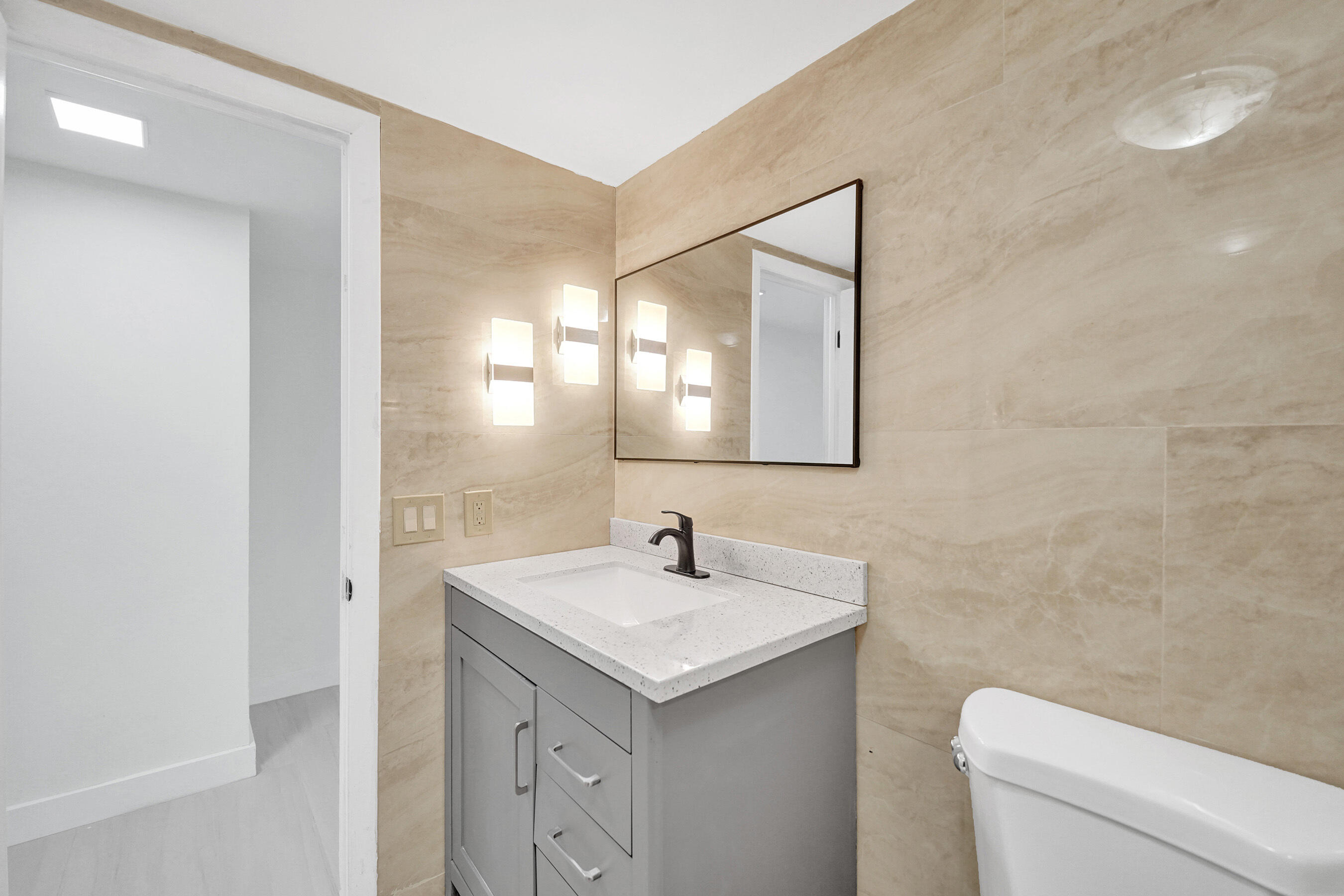 EMERALD HILLS C C APTS CONDO - Residential Lease