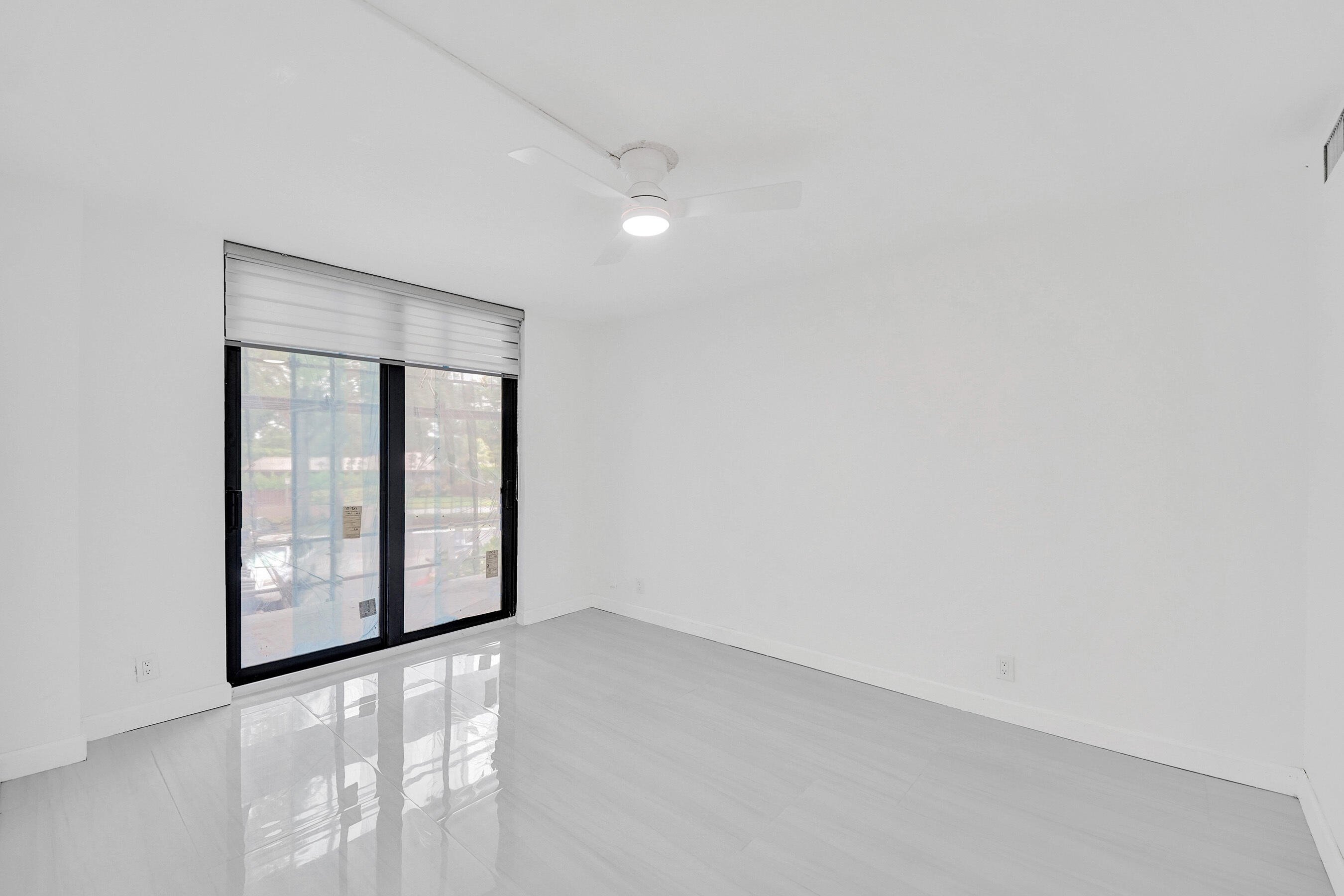EMERALD HILLS C C APTS CONDO - Residential Lease