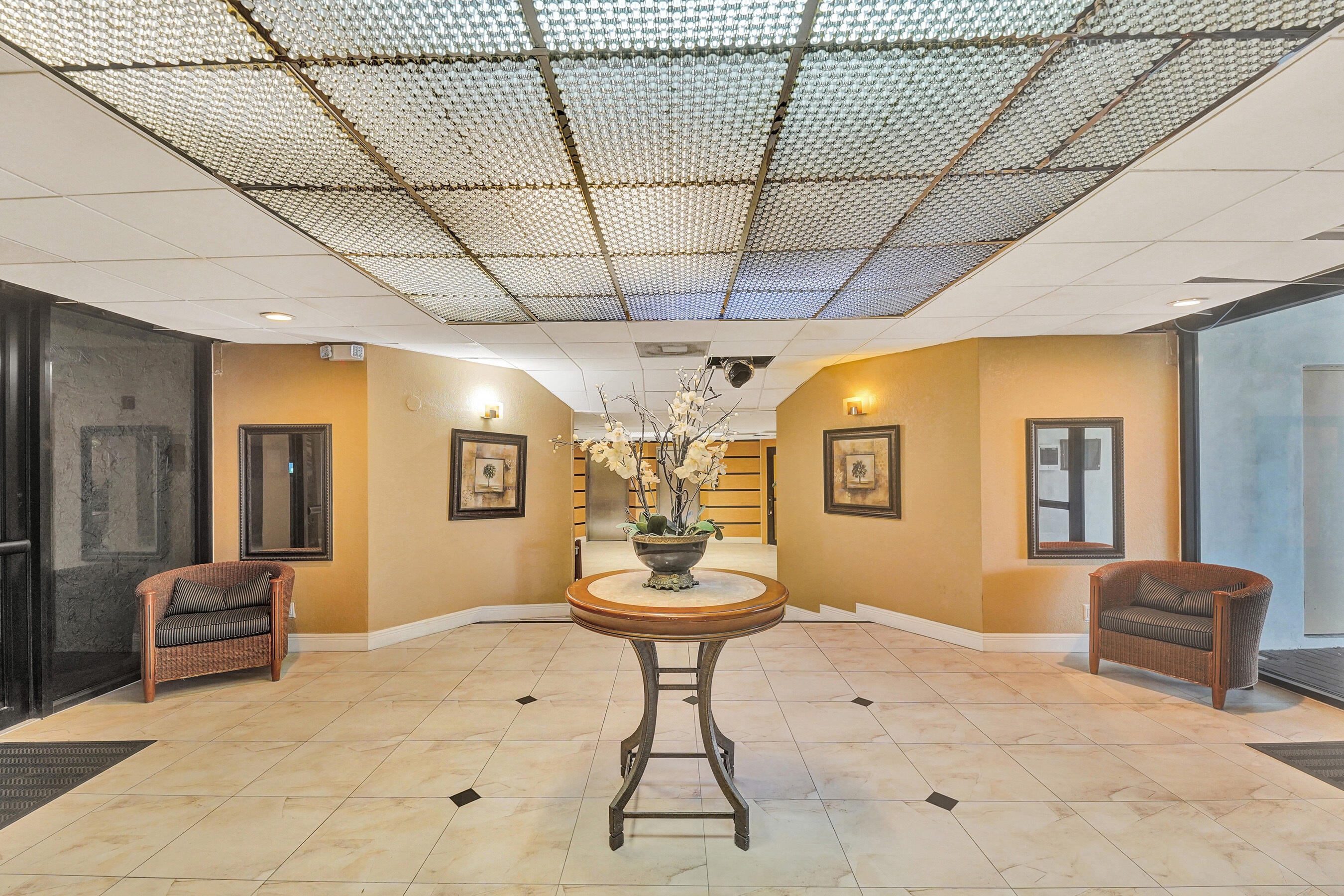 EMERALD HILLS C C APTS CONDO - Residential Lease