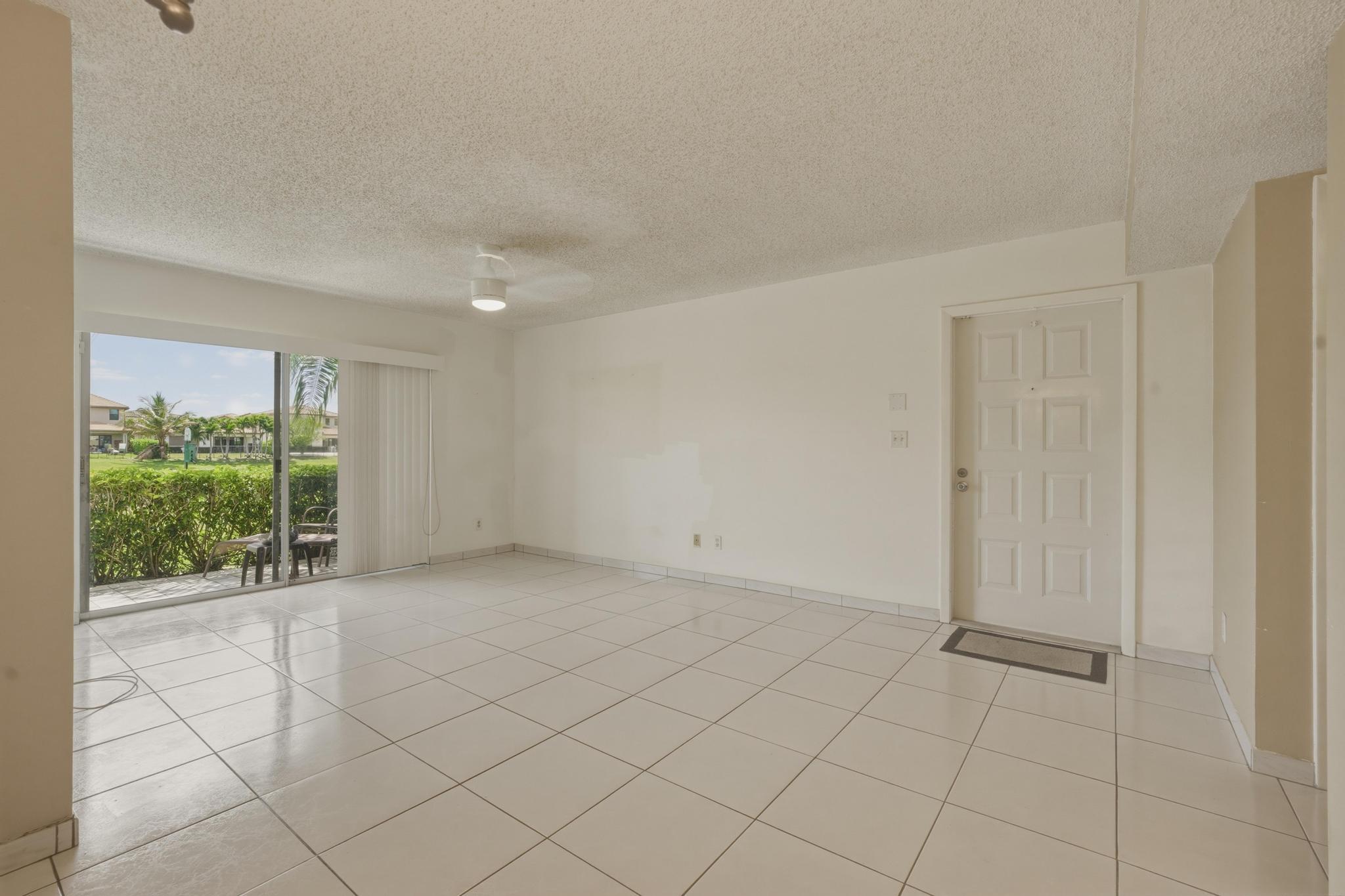CLUB QUARTERS AT RAINTREE - Residential