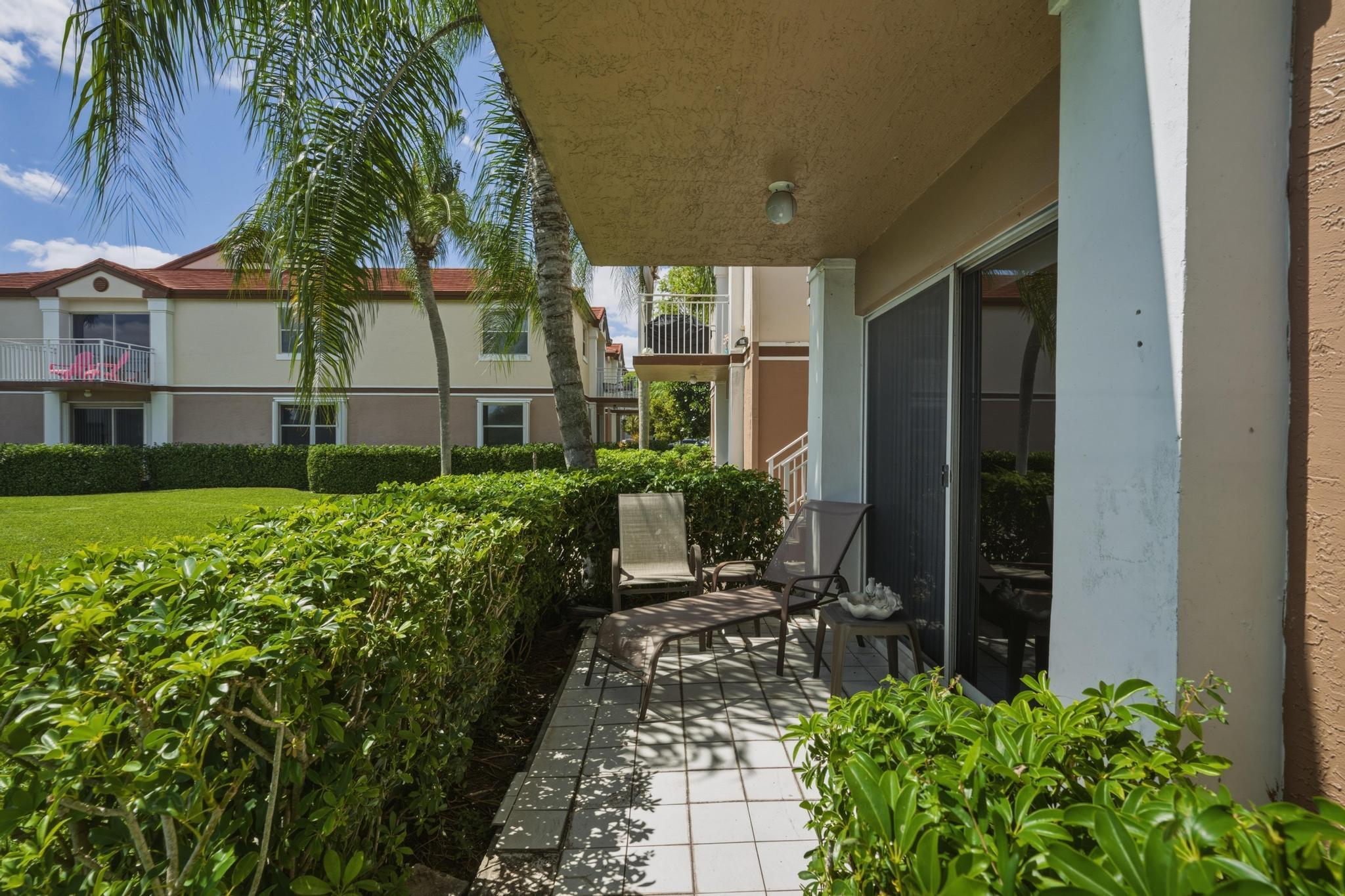 CLUB QUARTERS AT RAINTREE - Residential