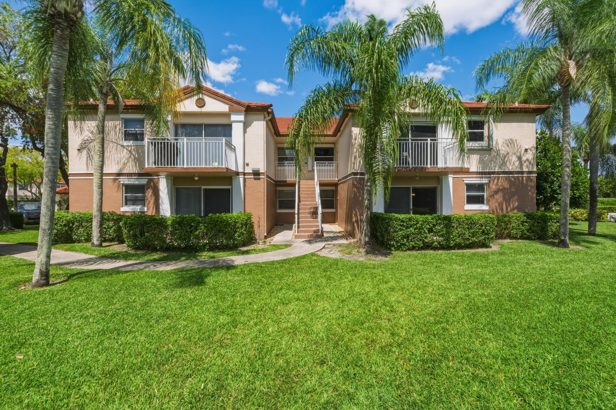 CLUB QUARTERS AT RAINTREE - Residential