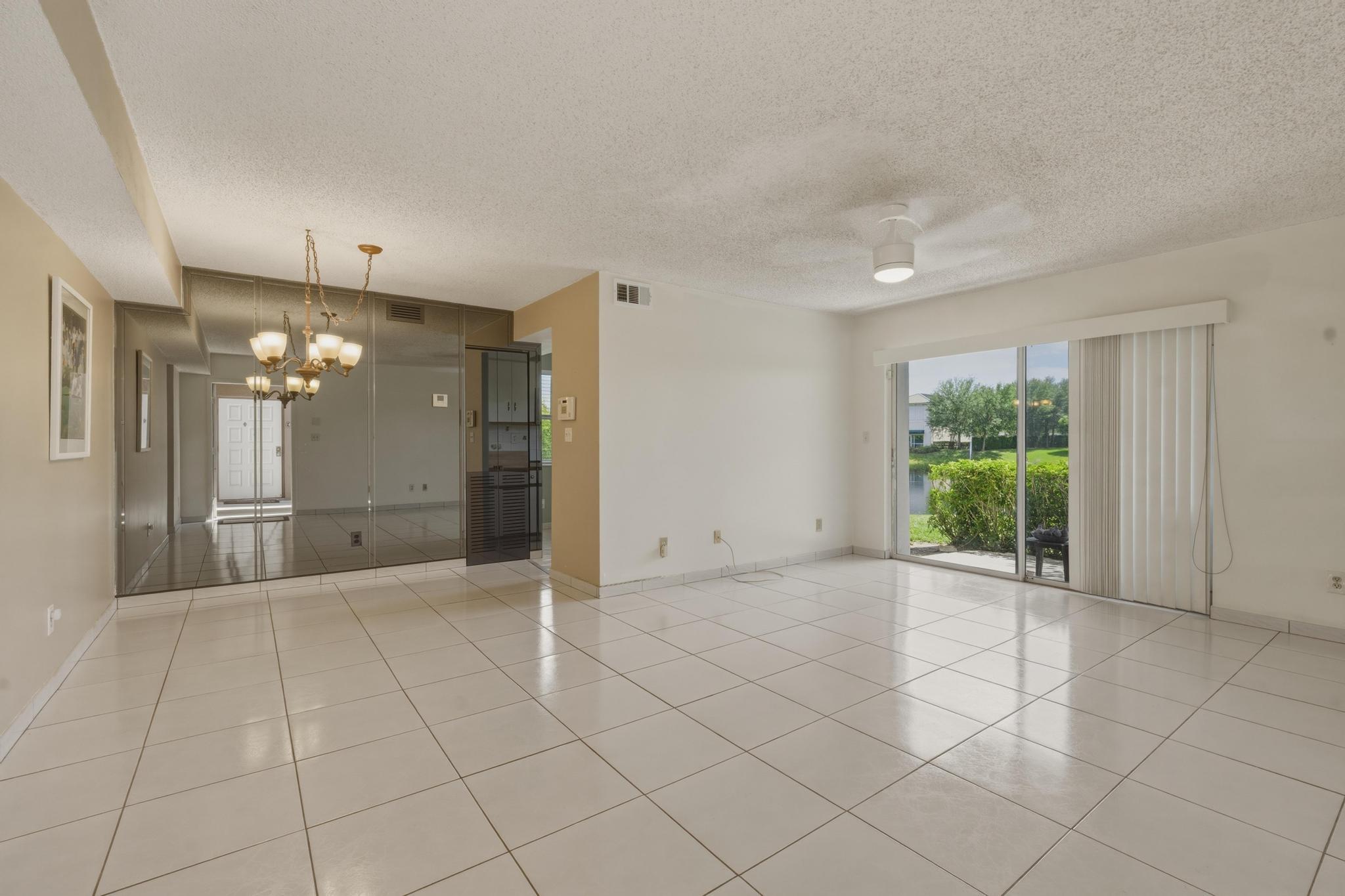 CLUB QUARTERS AT RAINTREE - Residential